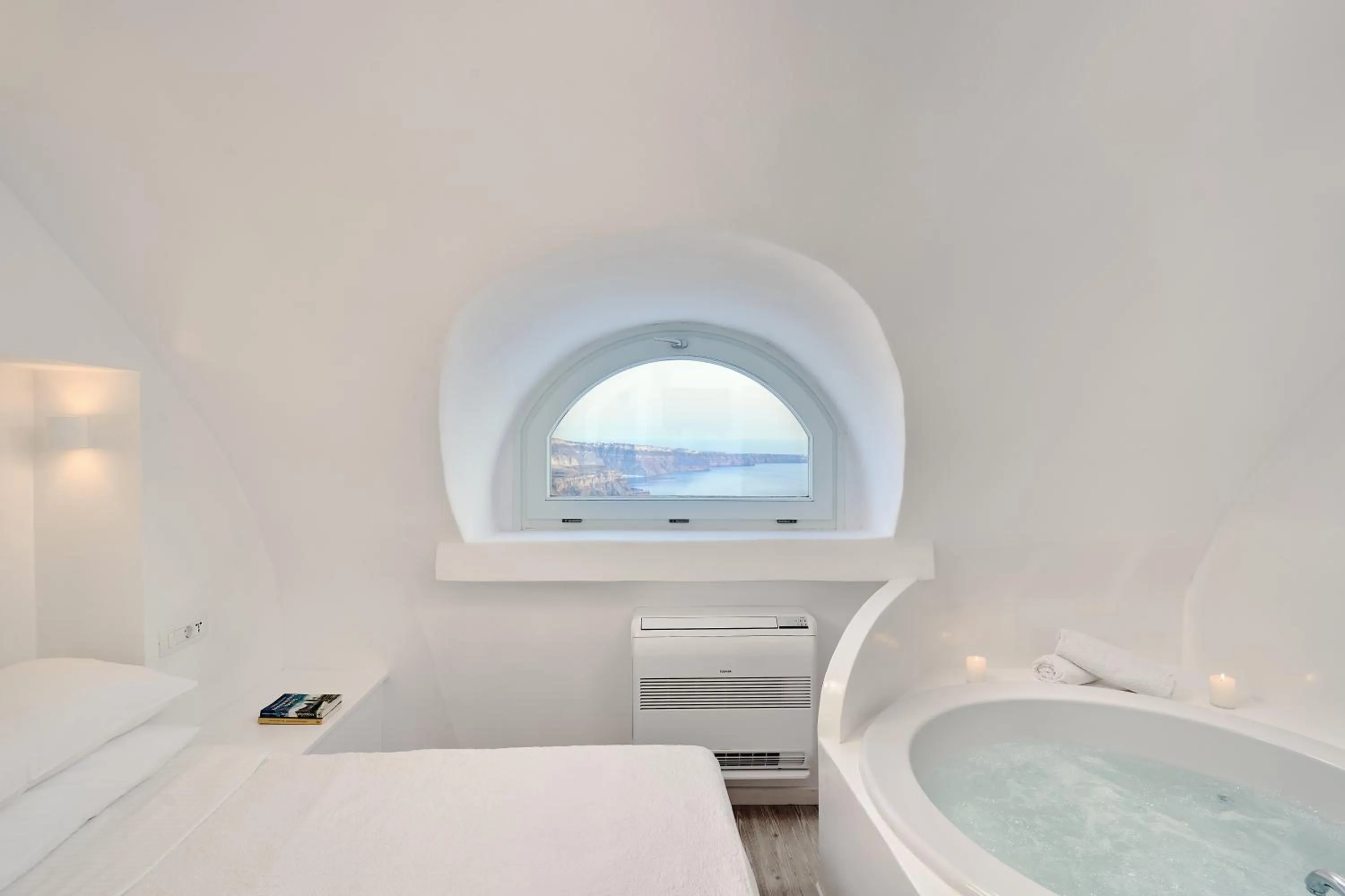 Hot Tub, Bed in Santorini Mansion at Imerovigli