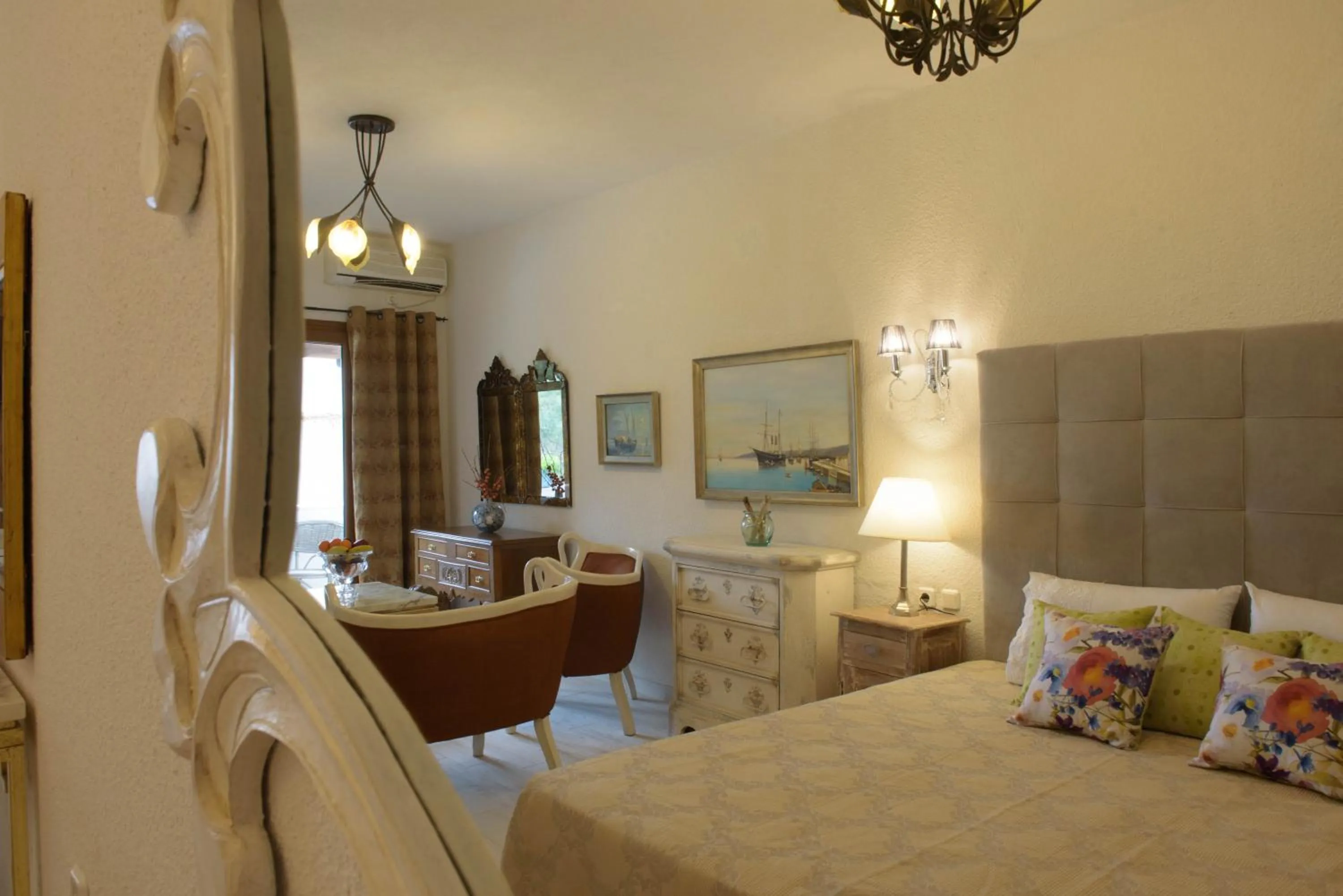 Bedroom, Bed in Leandros Hotel