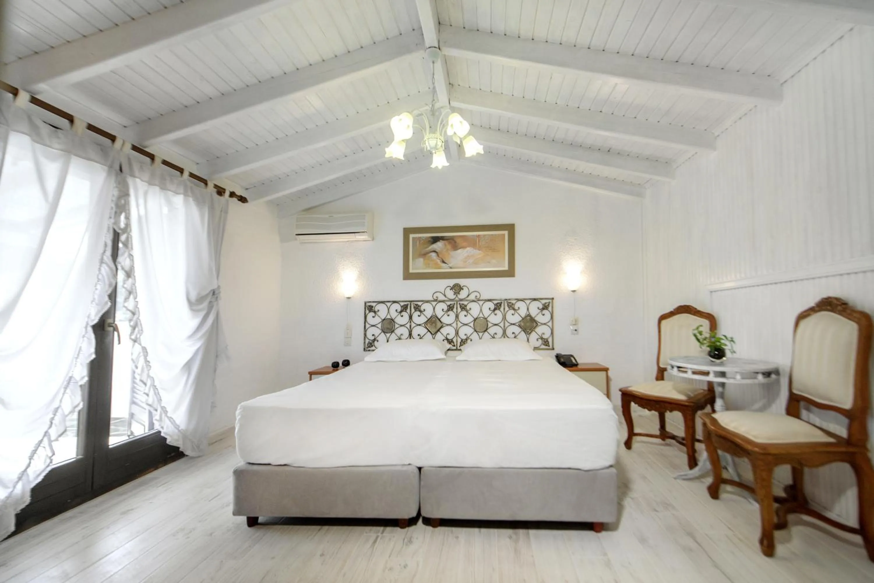 Bedroom, Bed in Leandros Hotel