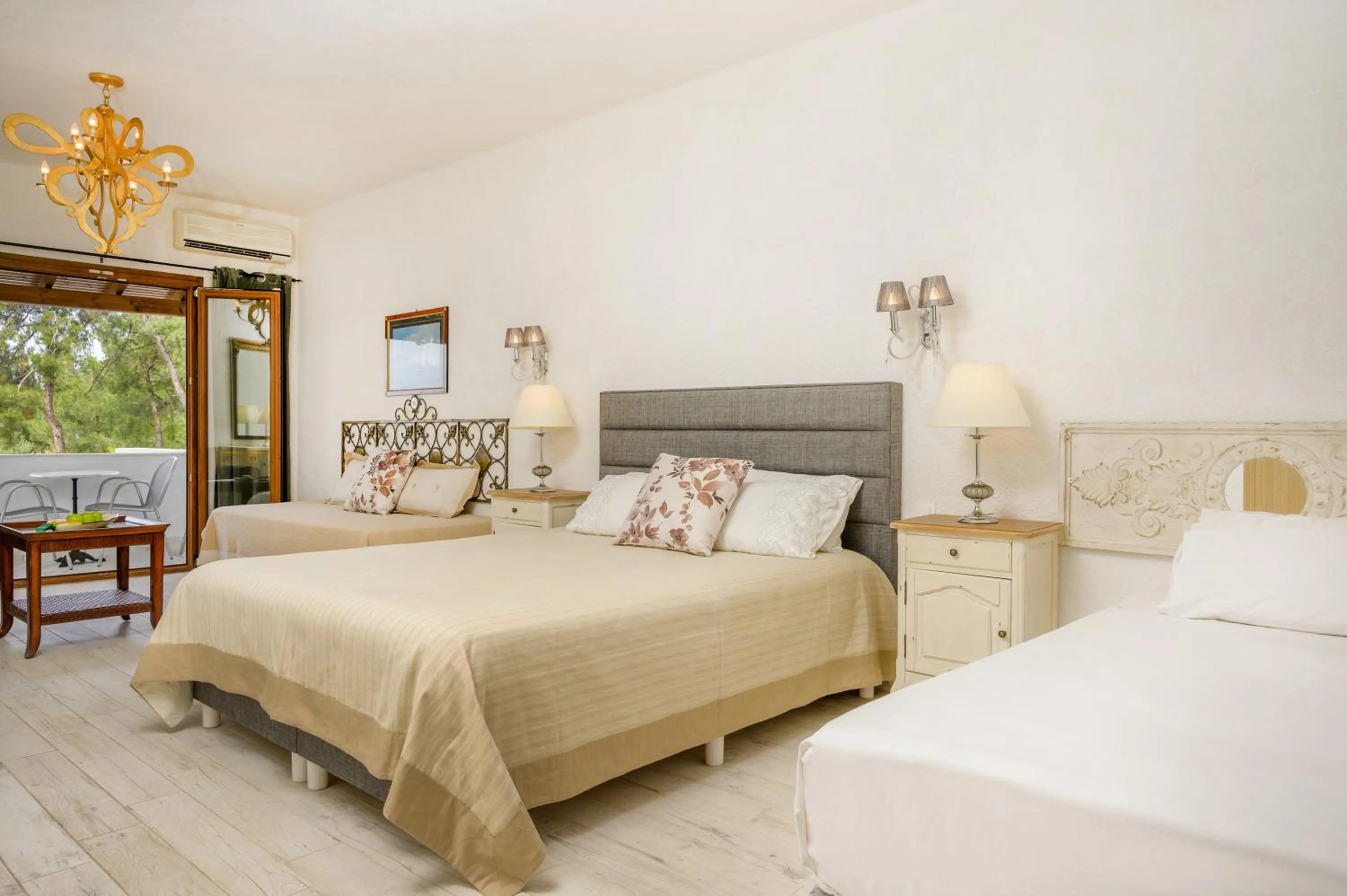 Bedroom, Bed in Leandros Hotel