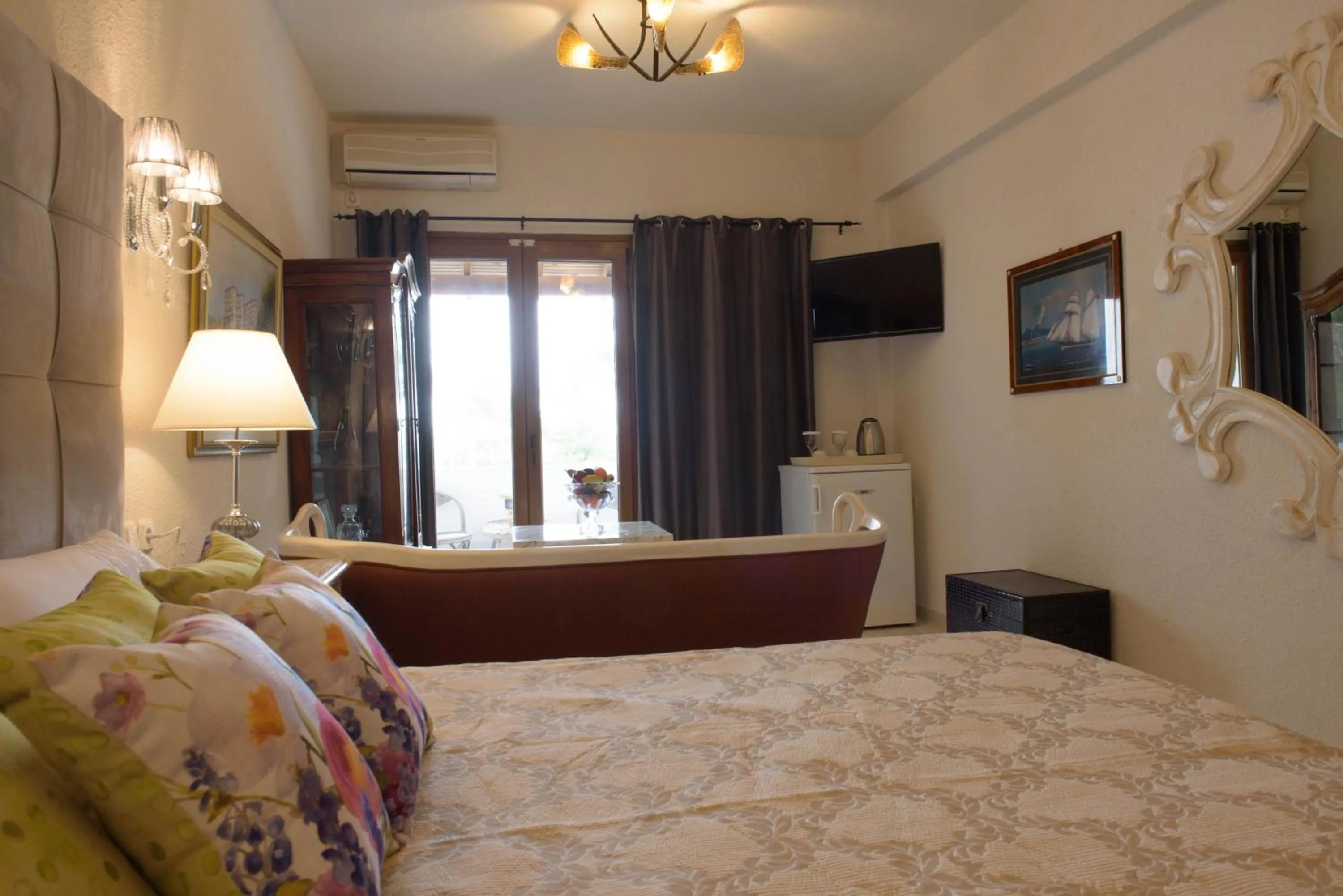 Bedroom, Bed in Leandros Hotel