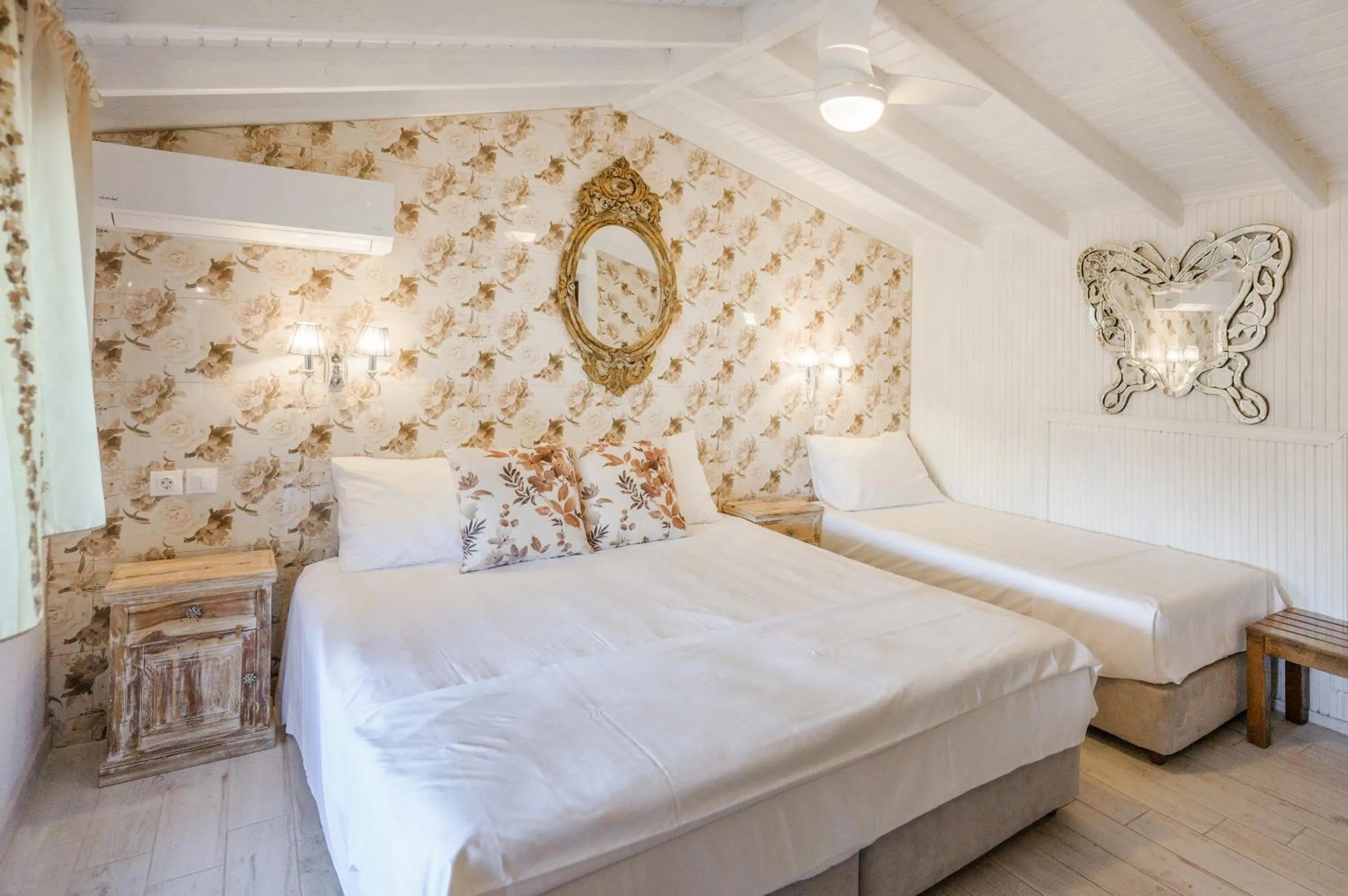 Bedroom, Bed in Leandros Hotel