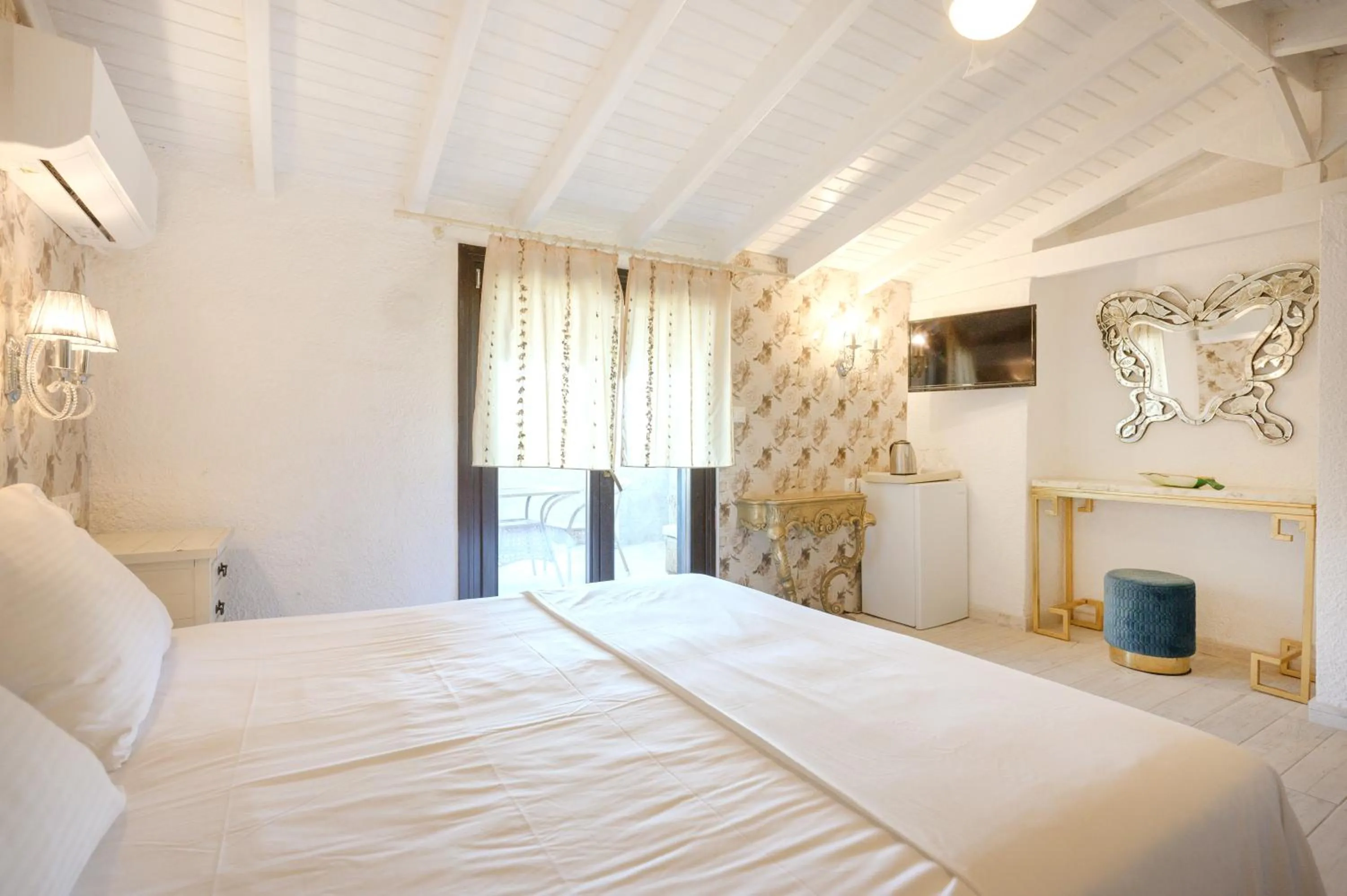 Bedroom, Bed in Leandros Hotel