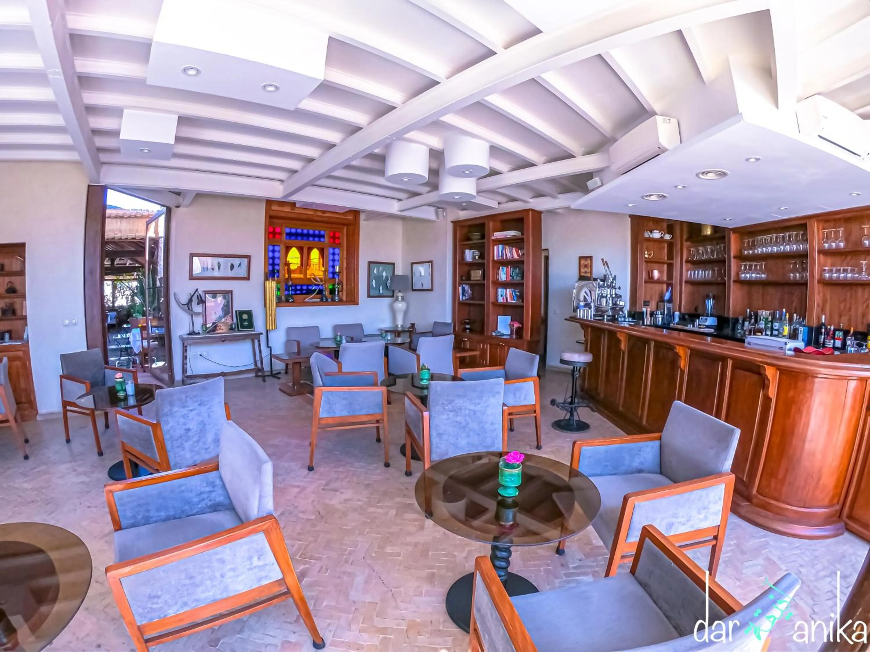 Restaurant/places to eat in Dar Anika