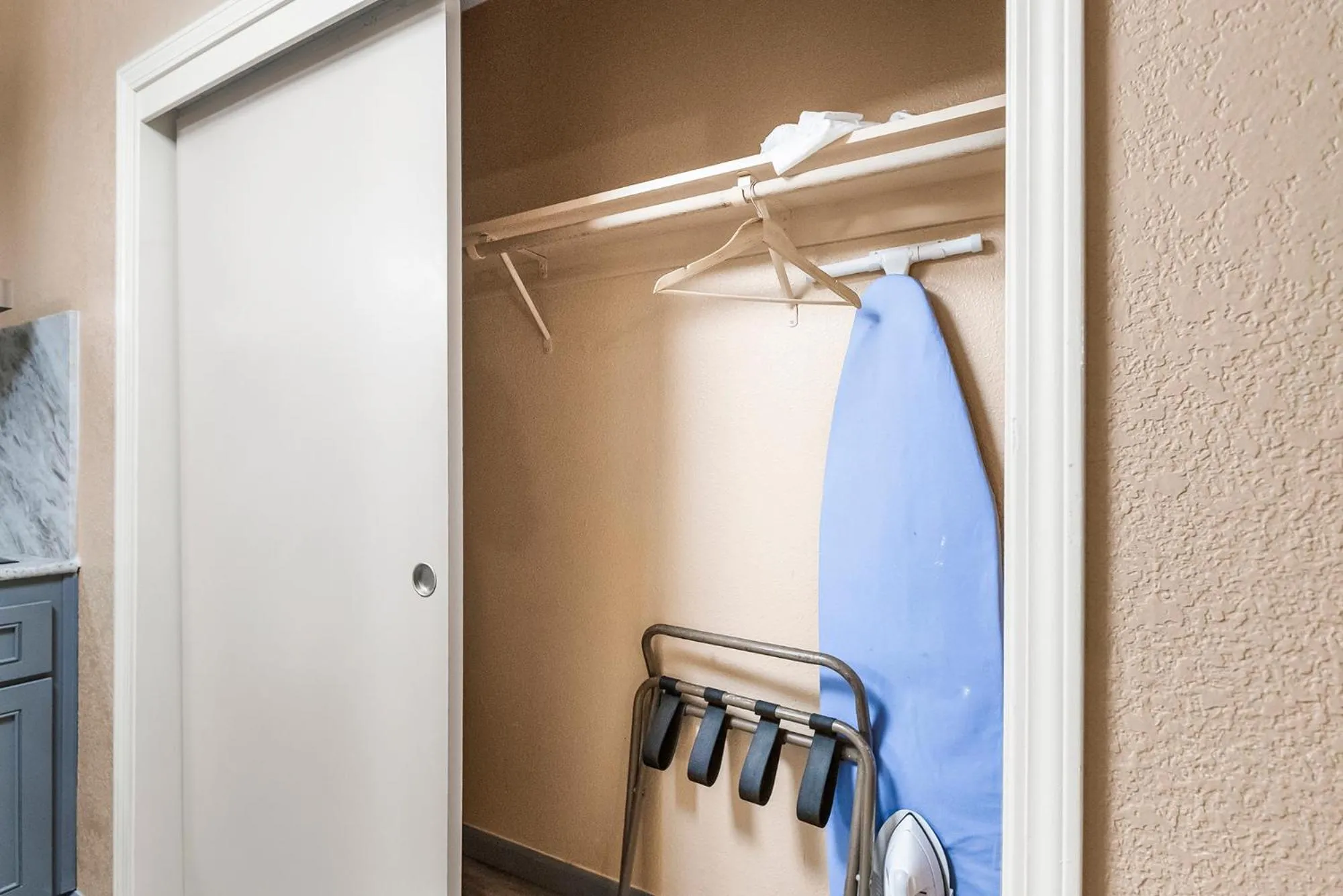 furniture in Country Inn Sonora