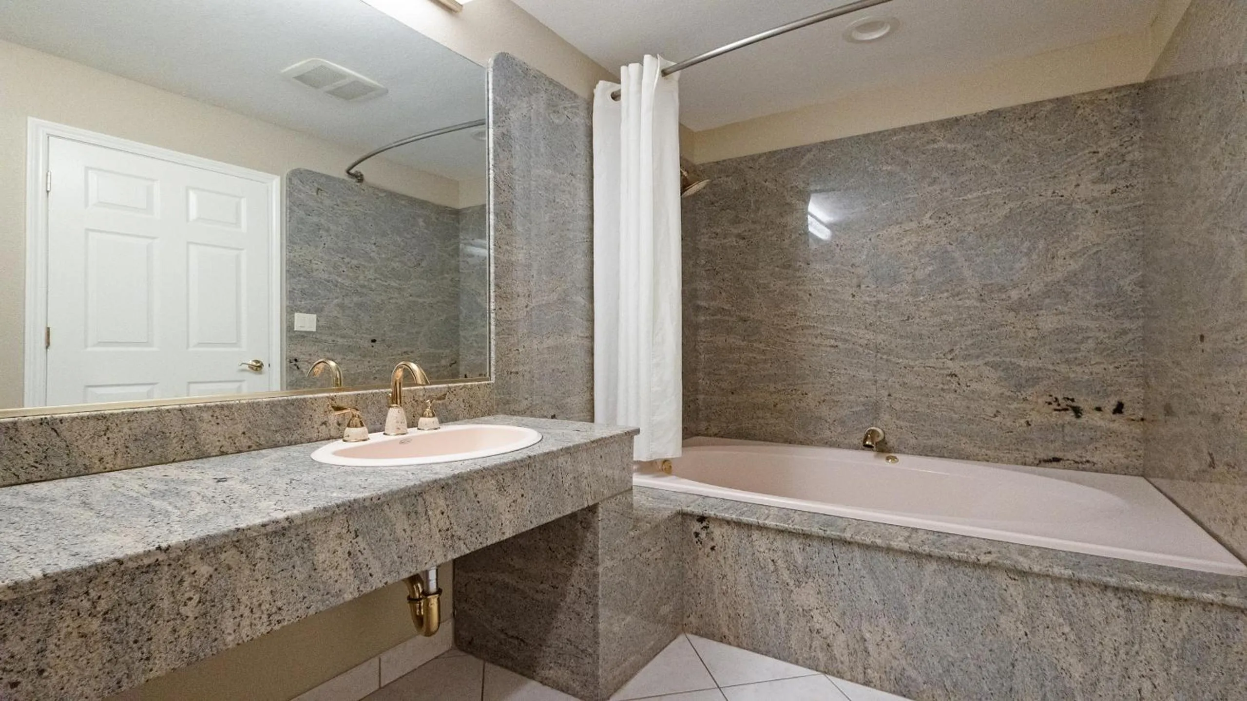 Shower in Country Inn Sonora