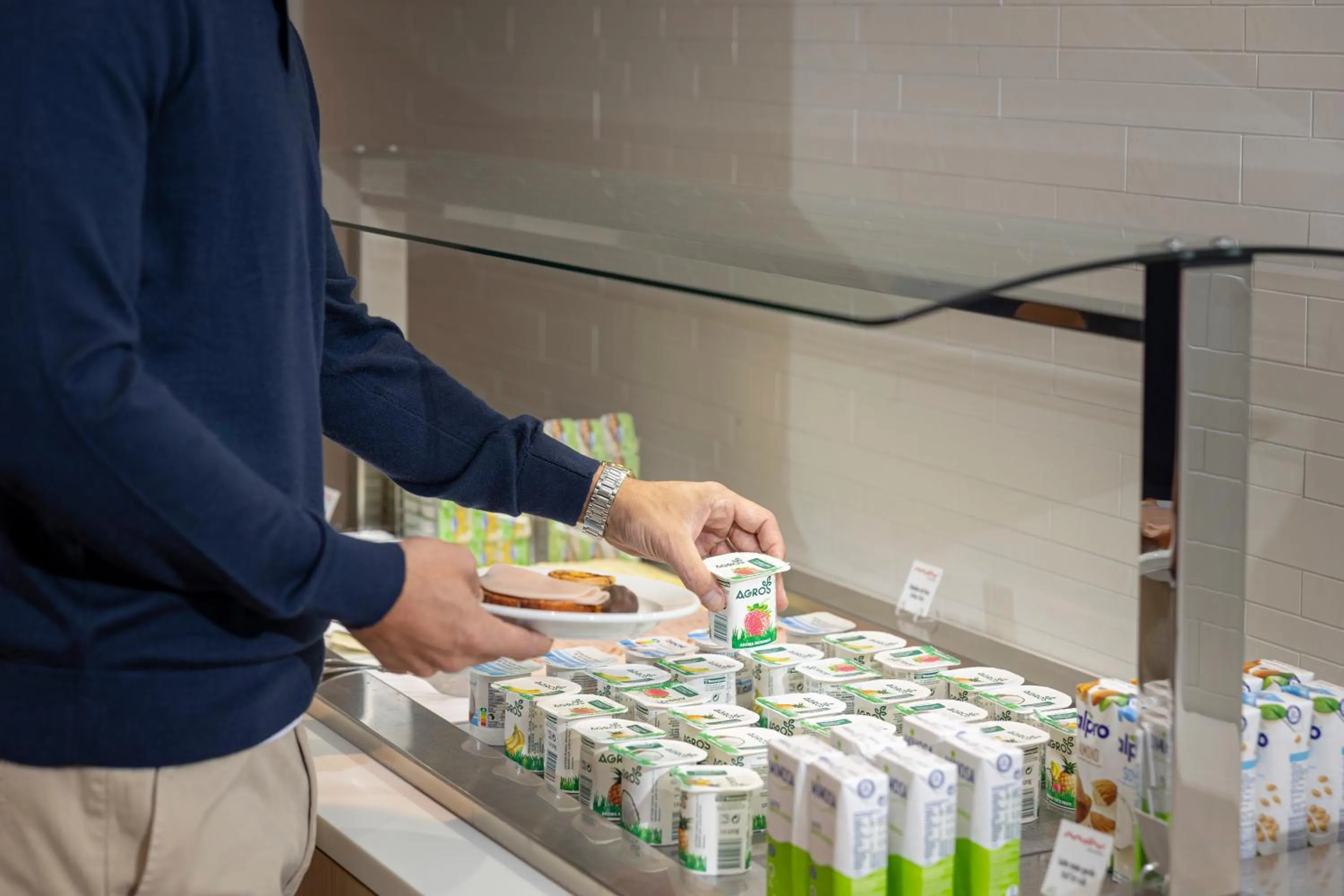 Breakfast in Moov Hotel Porto Centro