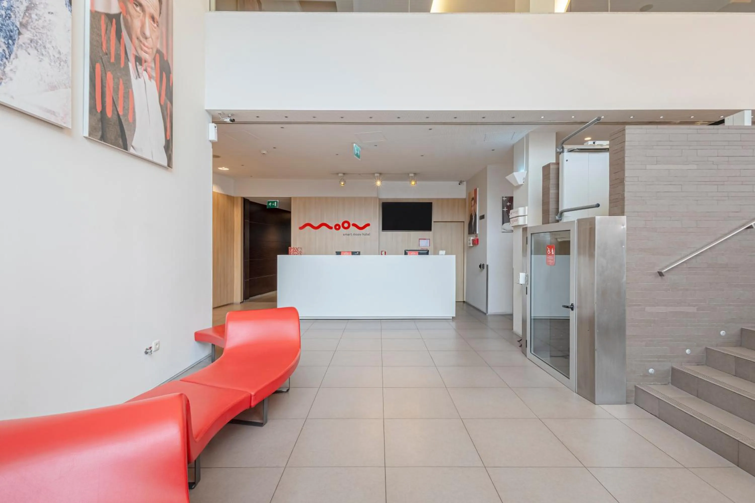 Lobby or reception in Moov Hotel Porto Centro