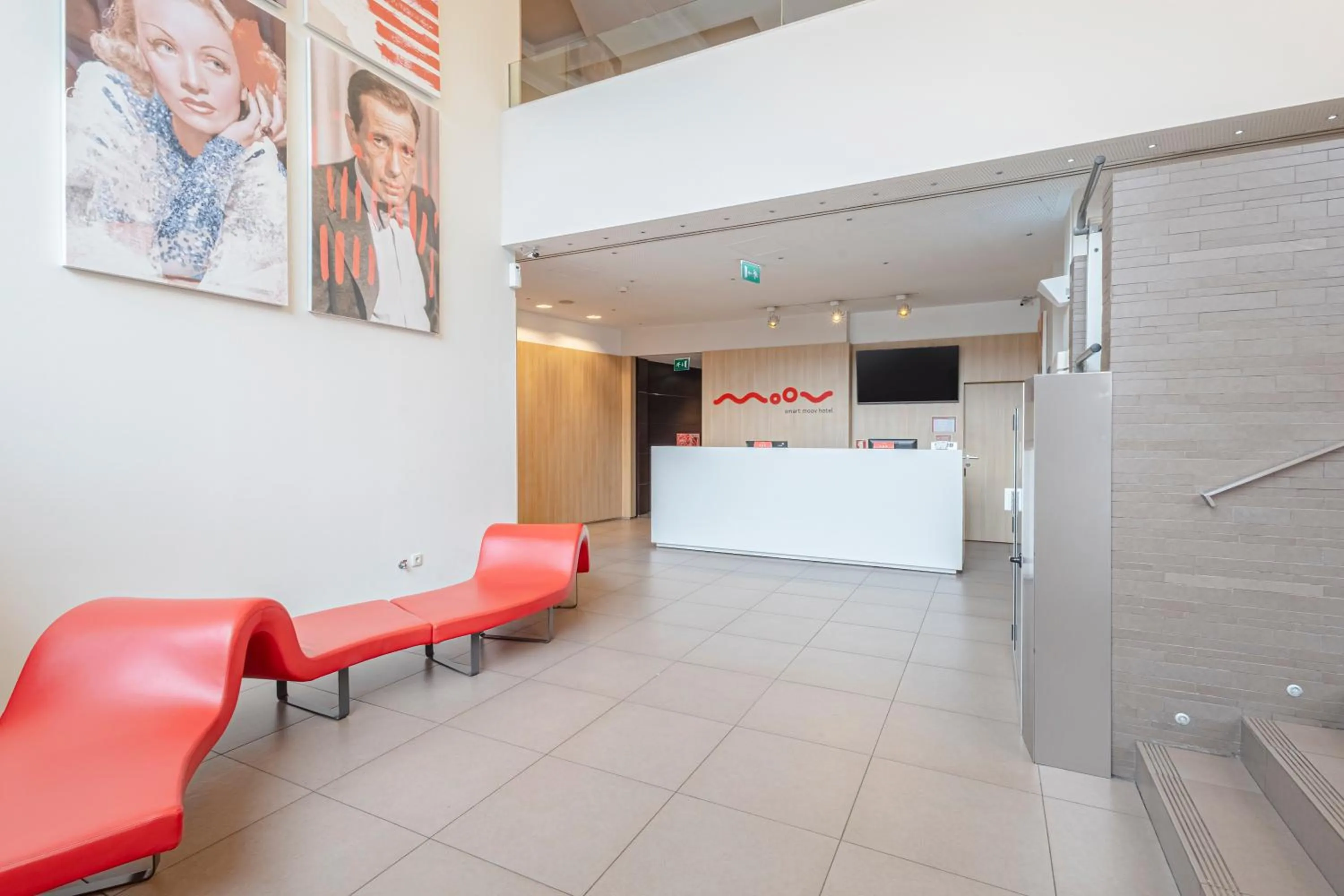 Lobby or reception in Moov Hotel Porto Centro
