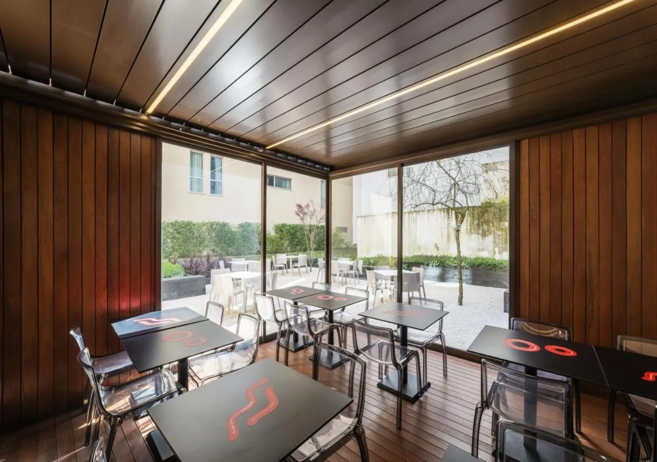 Patio in Moov Hotel Porto Centro