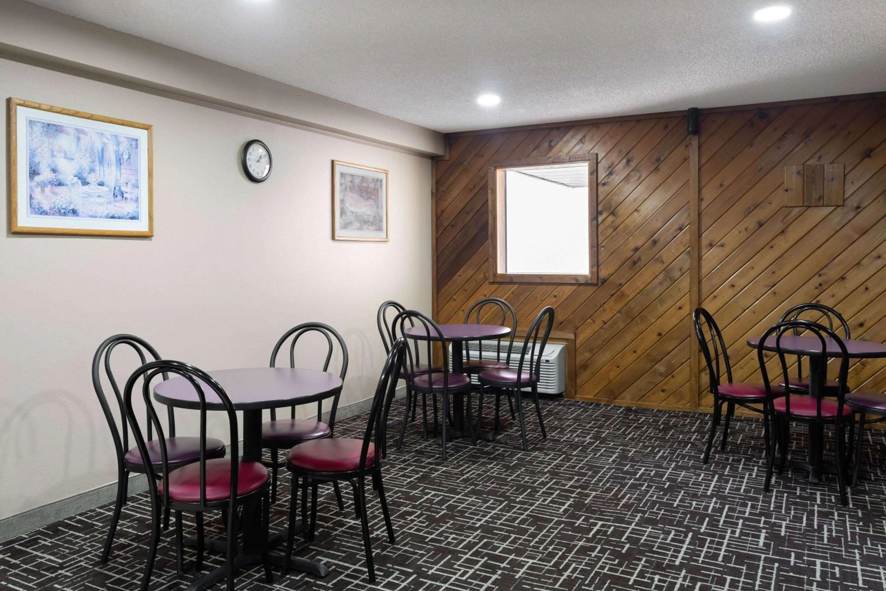 Breakfast in Super 8 by Wyndham Dyersville