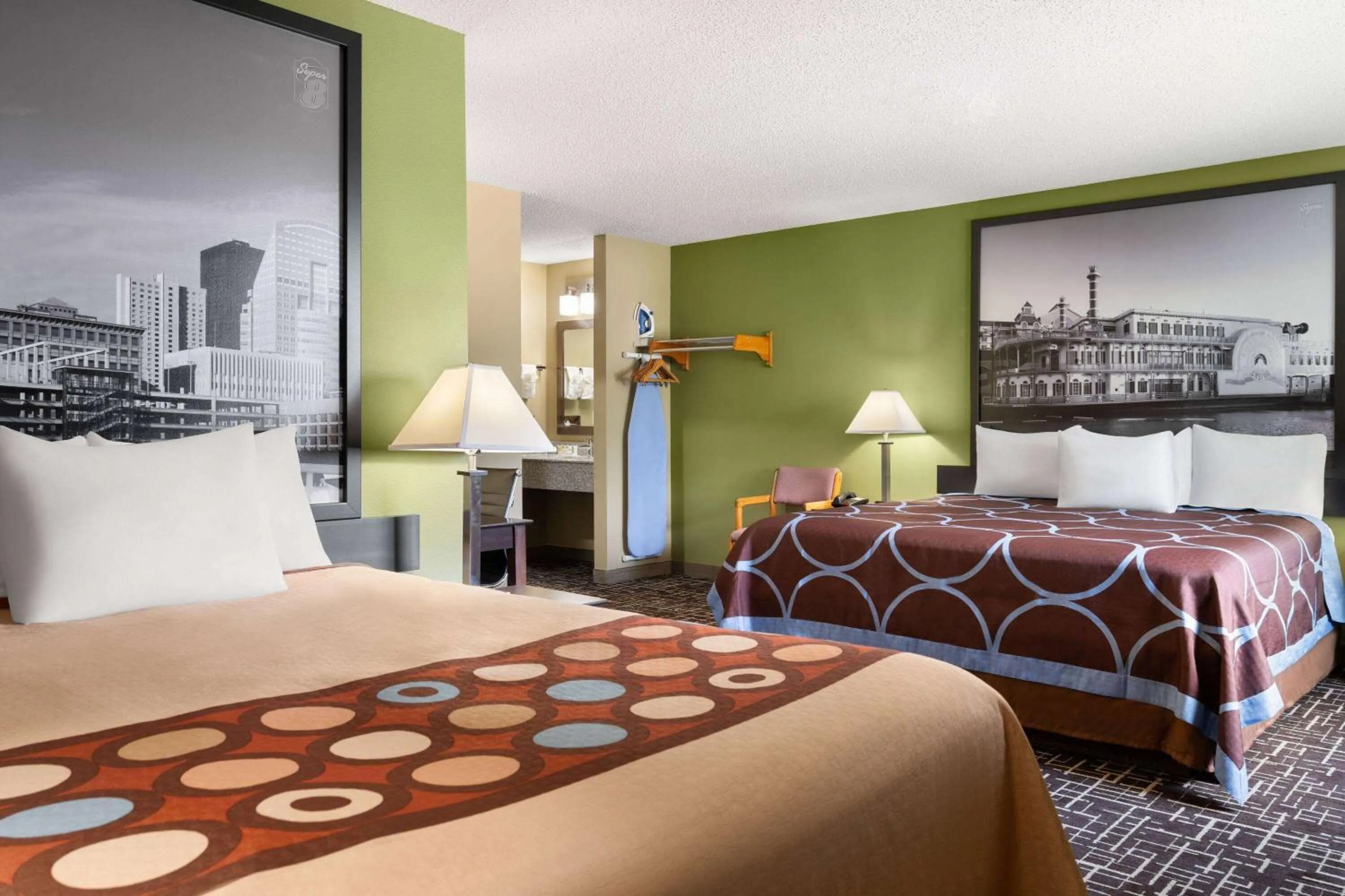 Photo of the whole room, Bed in Super 8 by Wyndham Dyersville