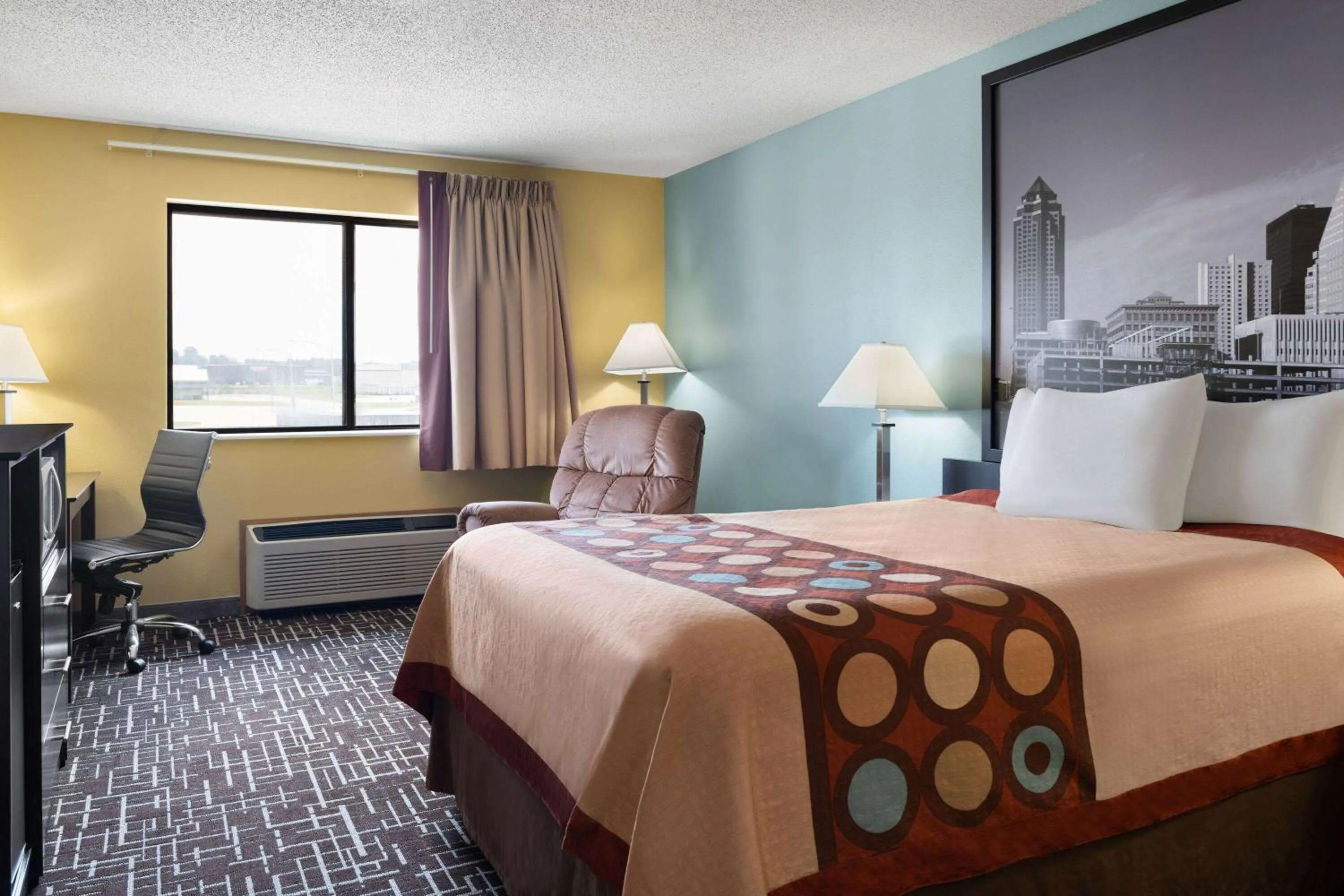 Photo of the whole room, Bed in Super 8 by Wyndham Dyersville