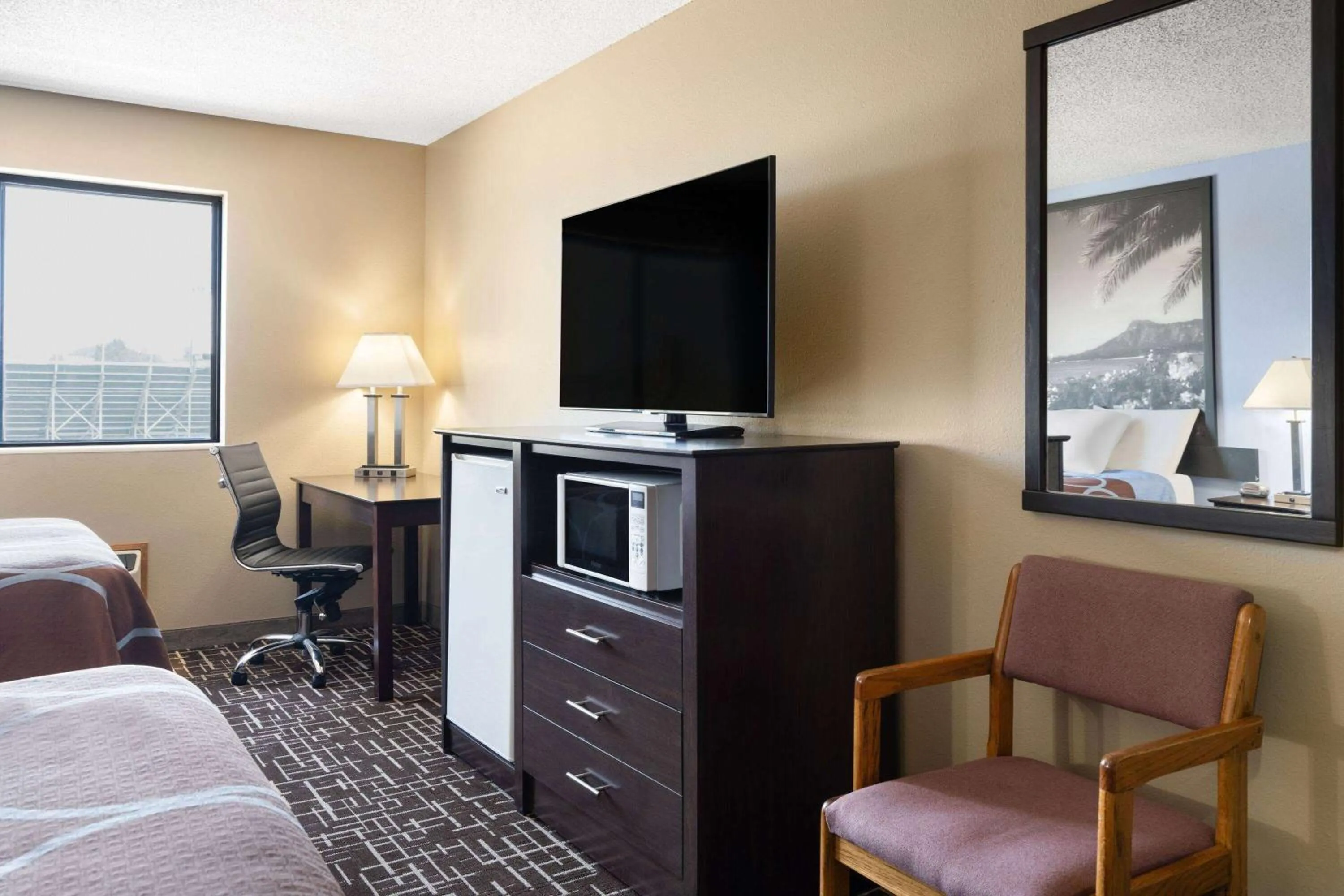 Photo of the whole room, Bed in Super 8 by Wyndham Dyersville