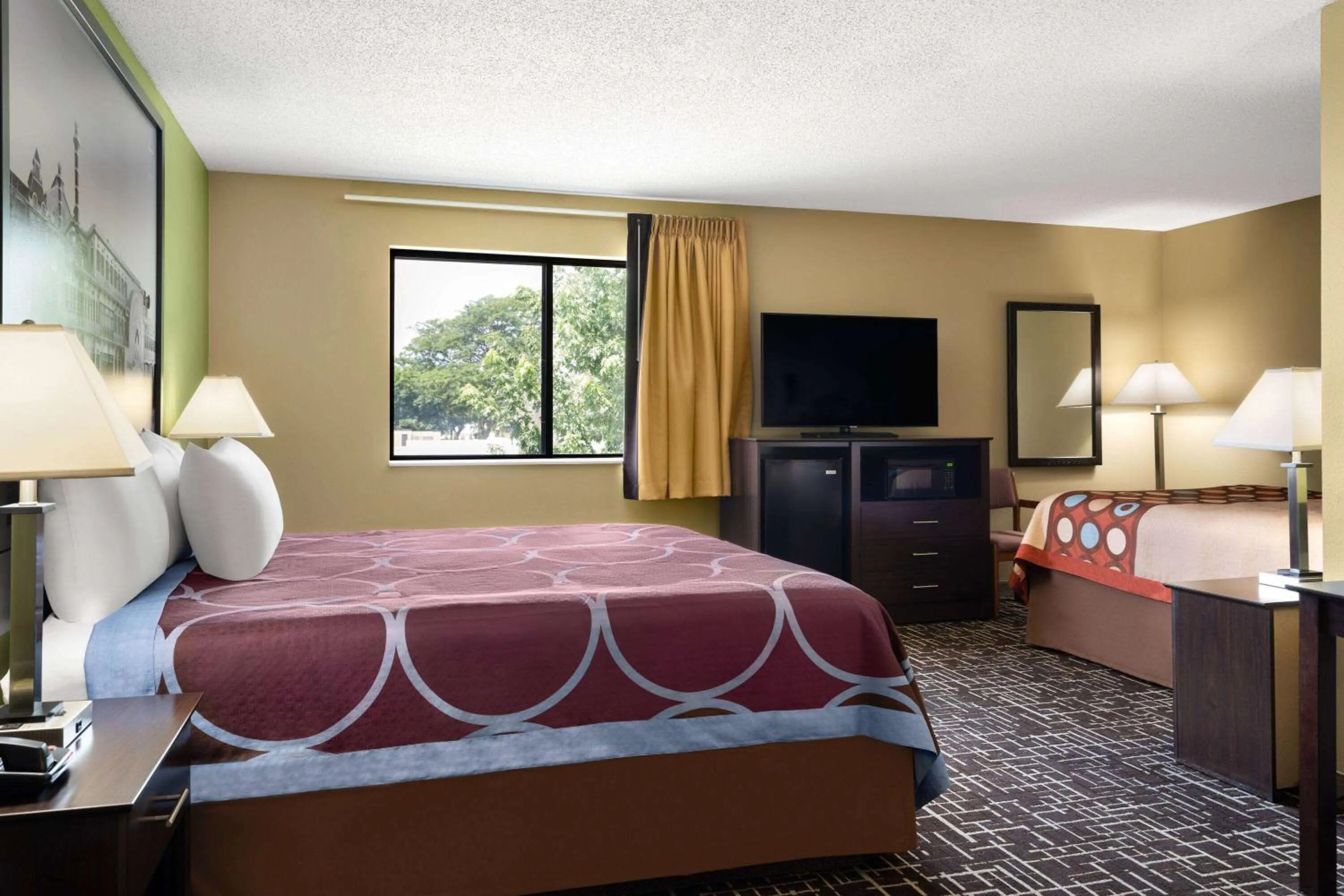 Photo of the whole room, Bed in Super 8 by Wyndham Dyersville
