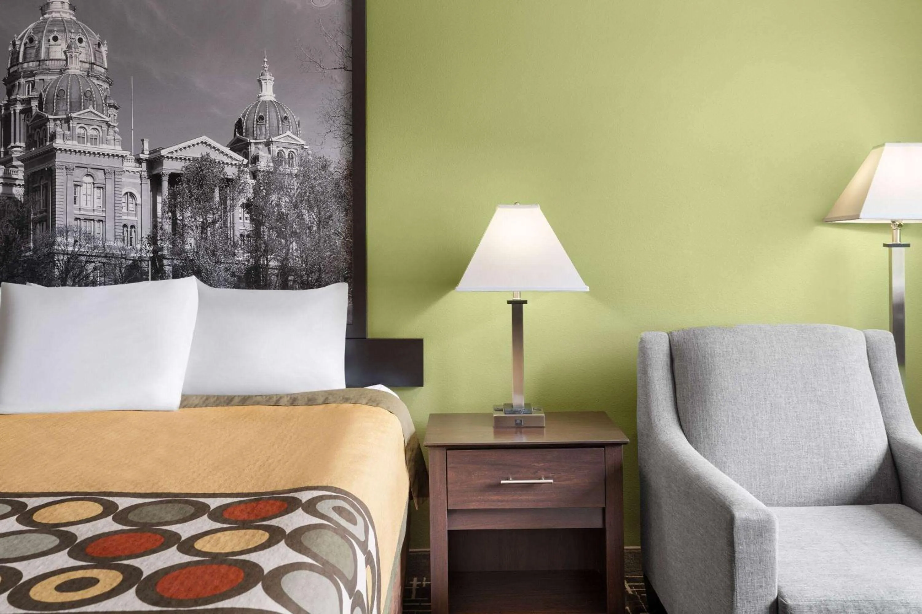 Photo of the whole room, Bed in Super 8 by Wyndham Dyersville