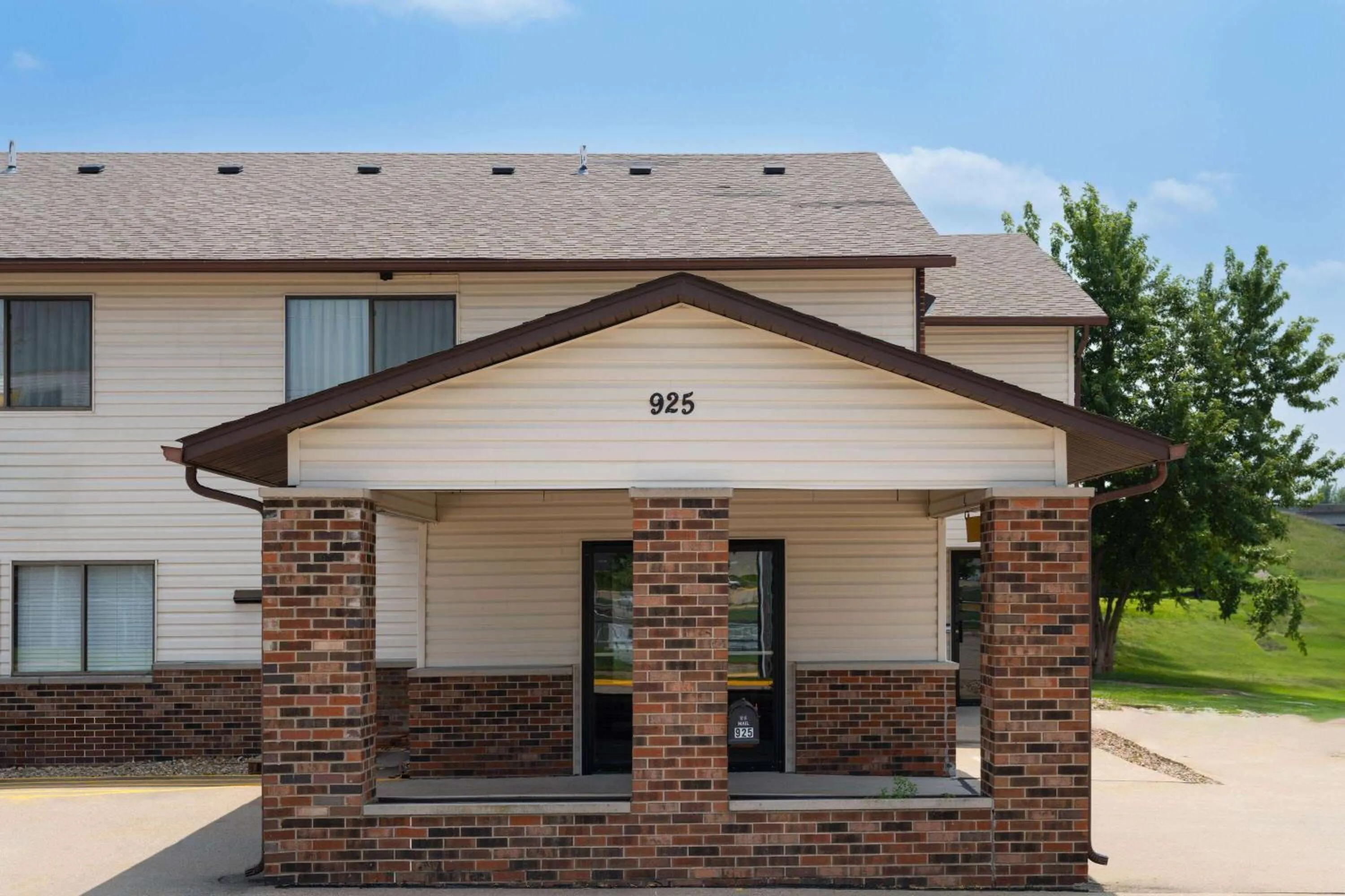 Property building in Super 8 by Wyndham Dyersville