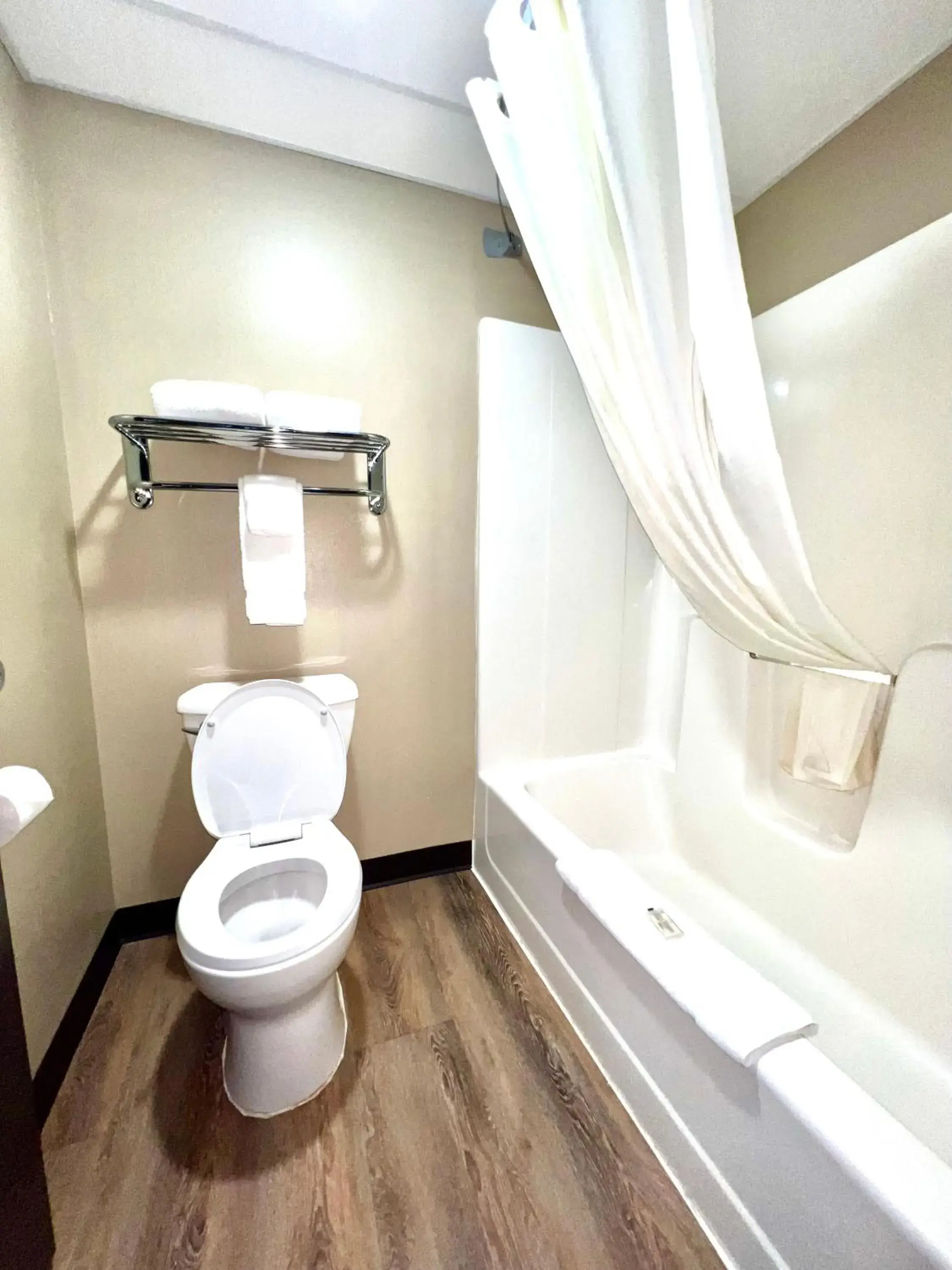 Queen Room - Mobility Access/Non-Smoking in Super 8 by Wyndham Estherville Queen Room - Mobility Access/Non-Smoking in Super 8 by Wyndham Estherville