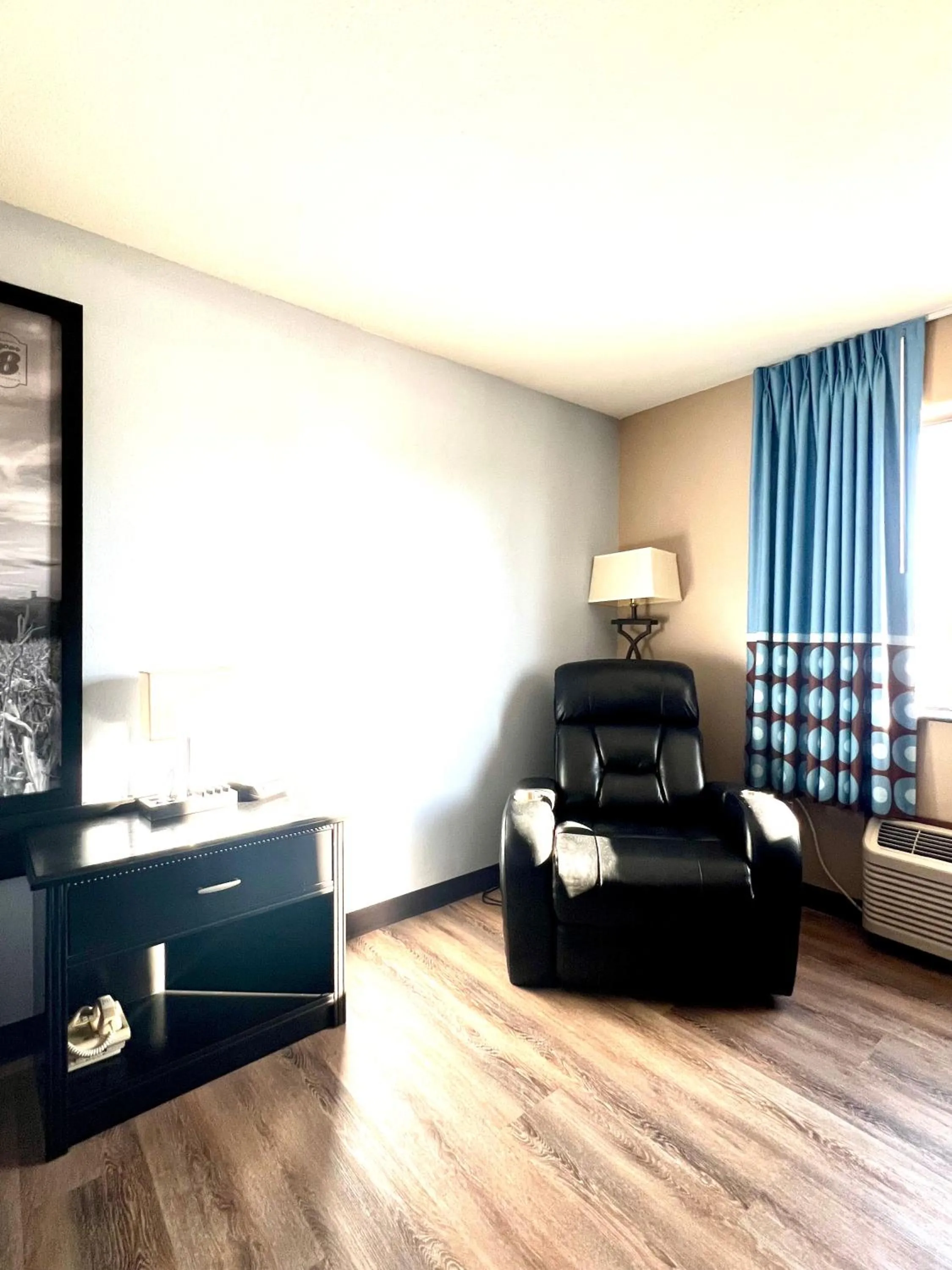 Bed in Super 8 by Wyndham Estherville