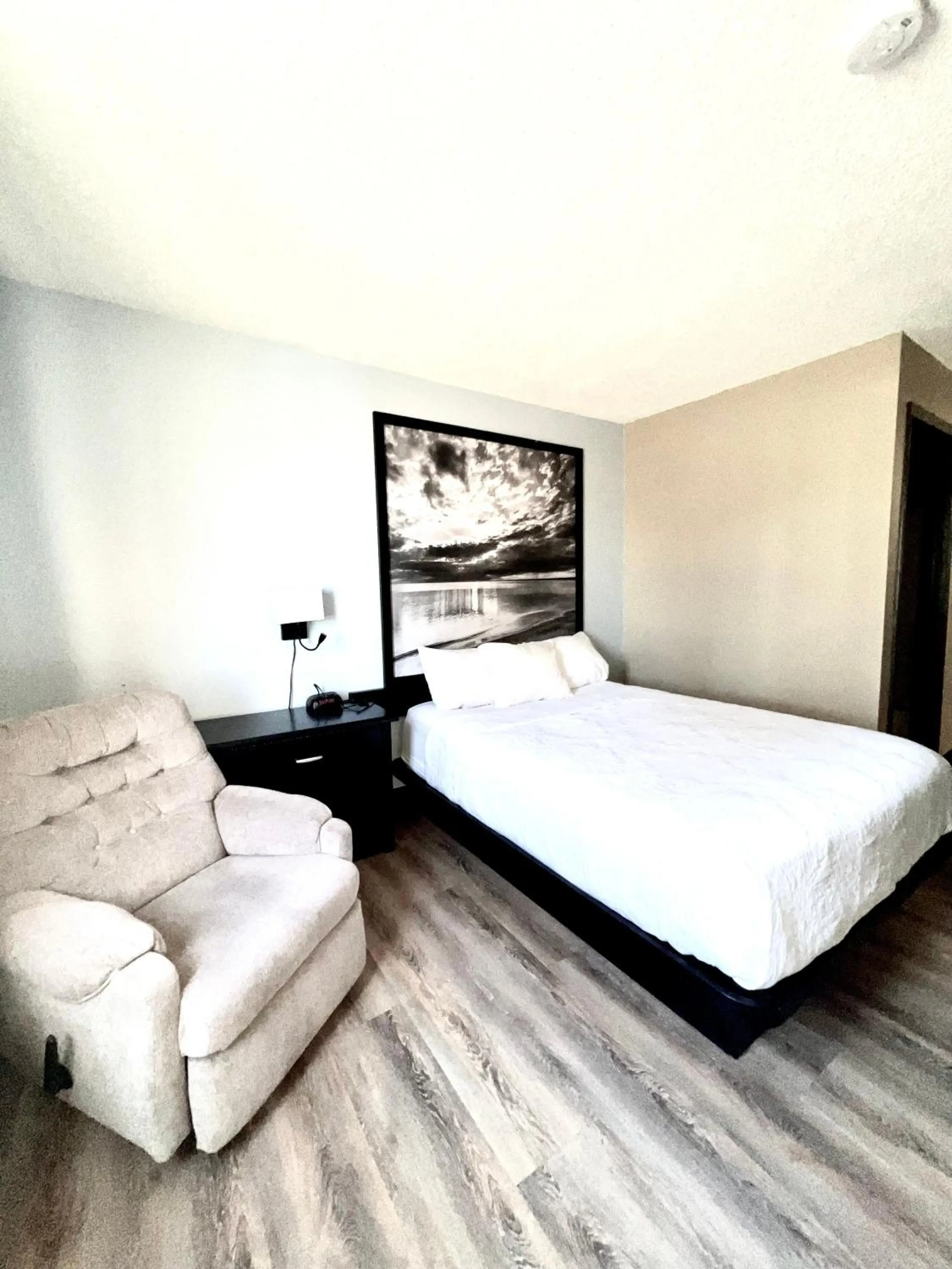 Bed in Super 8 by Wyndham Estherville