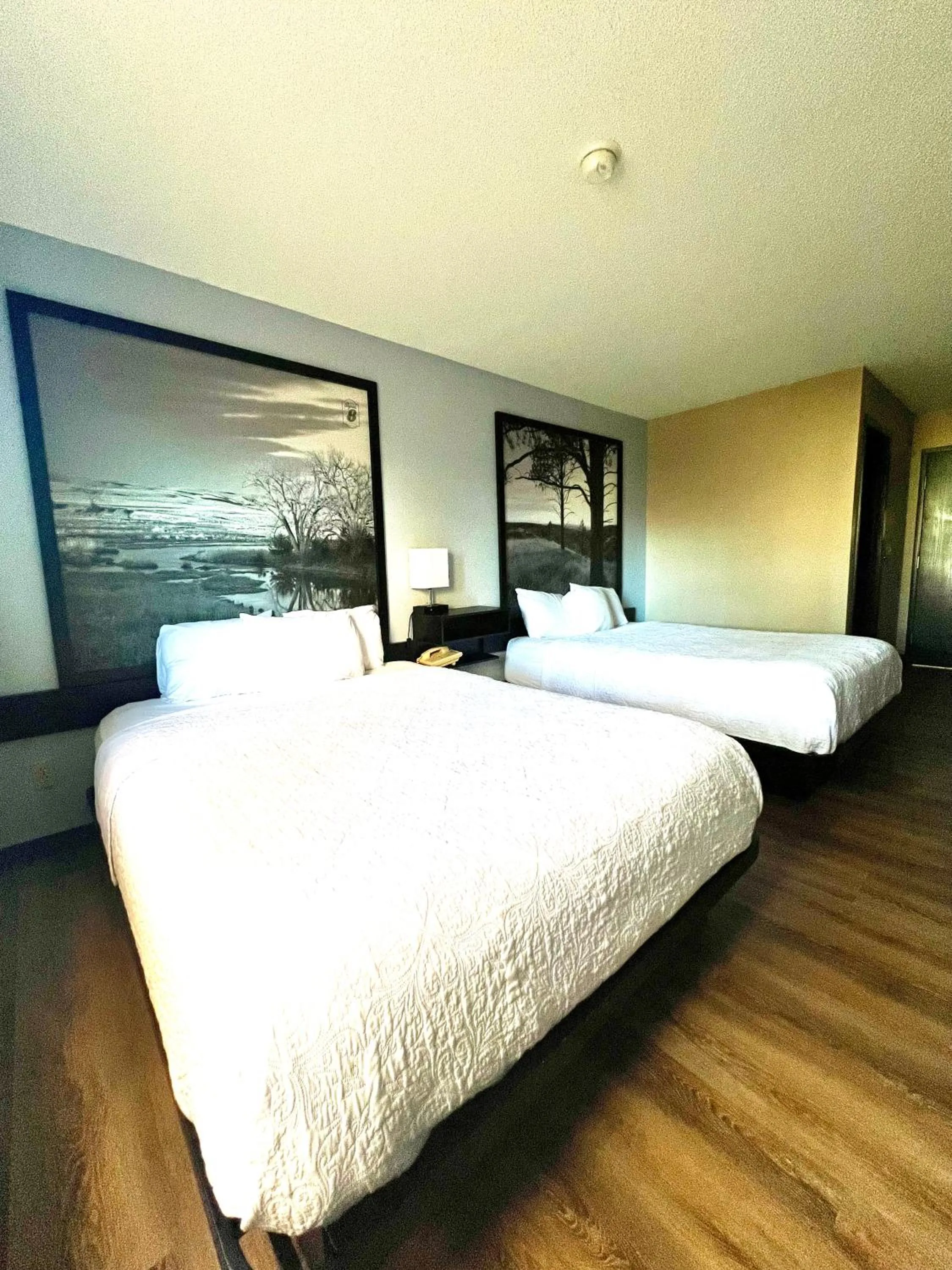 Bed in Super 8 by Wyndham Estherville