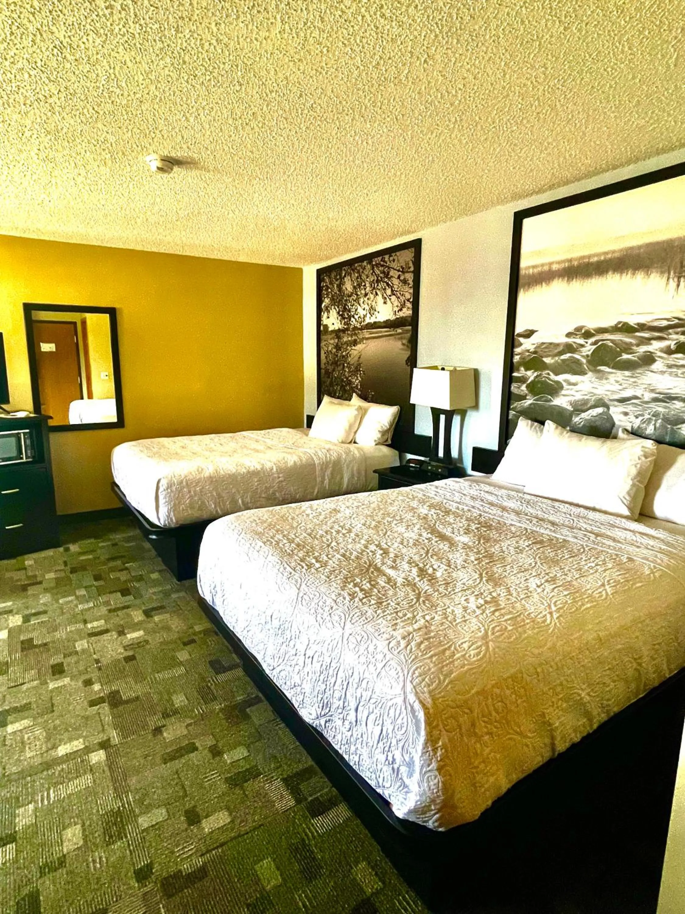 Bed in Super 8 by Wyndham Estherville