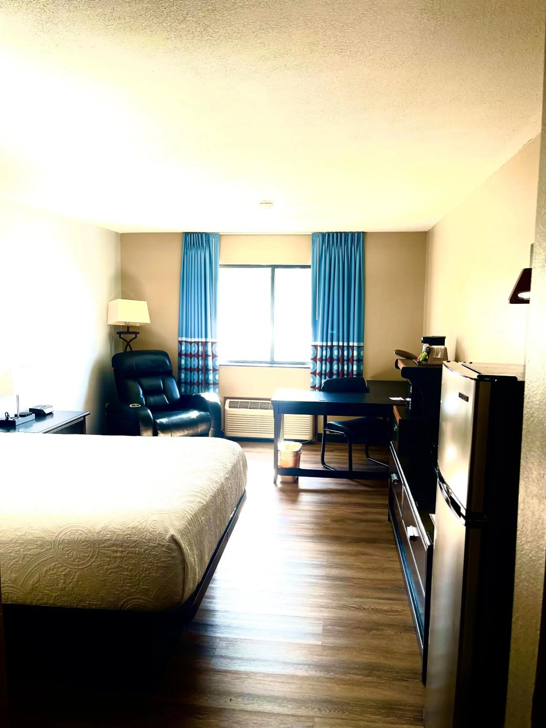 Bed in Super 8 by Wyndham Estherville