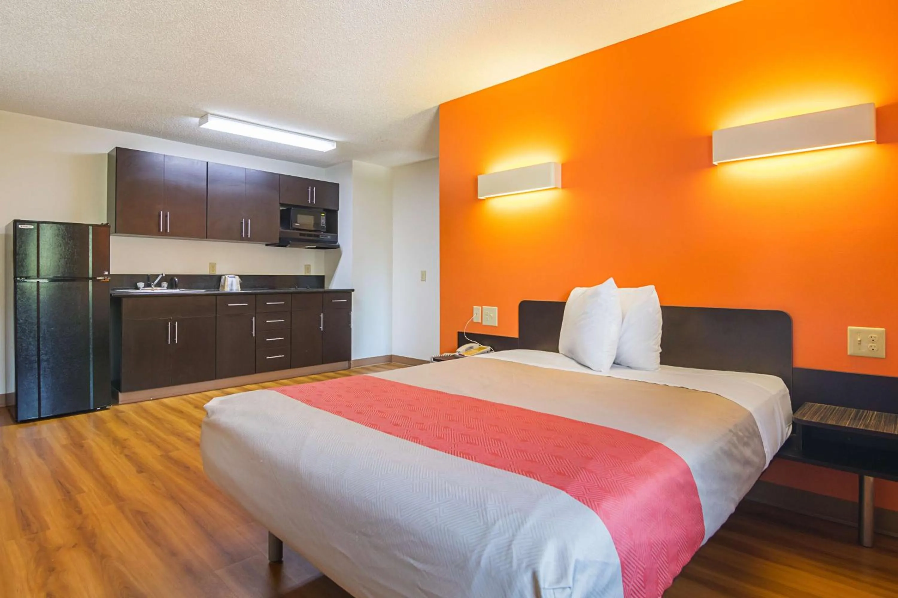 Kitchen or kitchenette, Bed in Motel 6-Jonesboro, GA