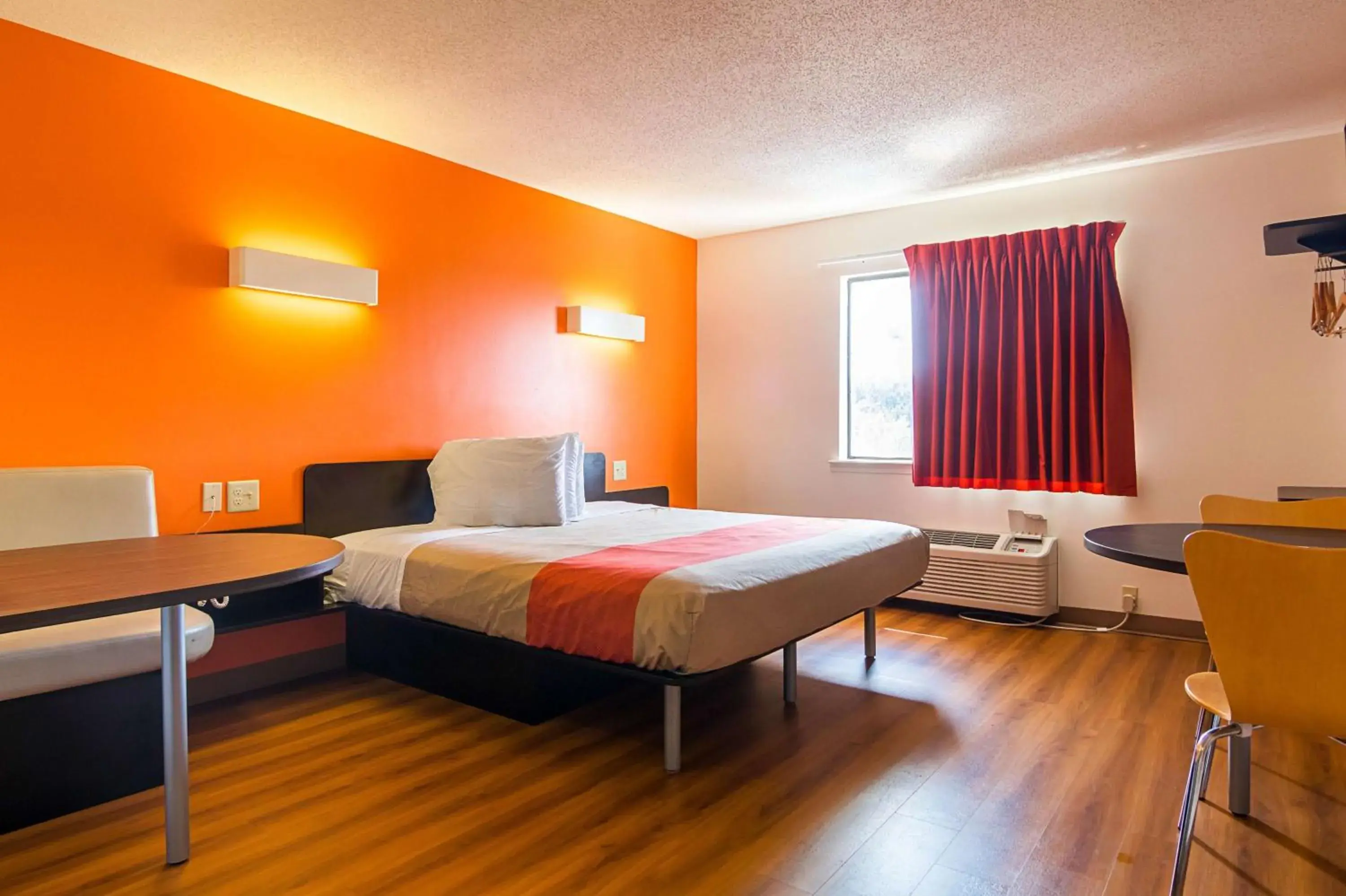 Deluxe King Room - Non-Smoking in Motel 6-Jonesboro, GA Deluxe King Room - Non-Smoking in Motel 6-Jonesboro, GA