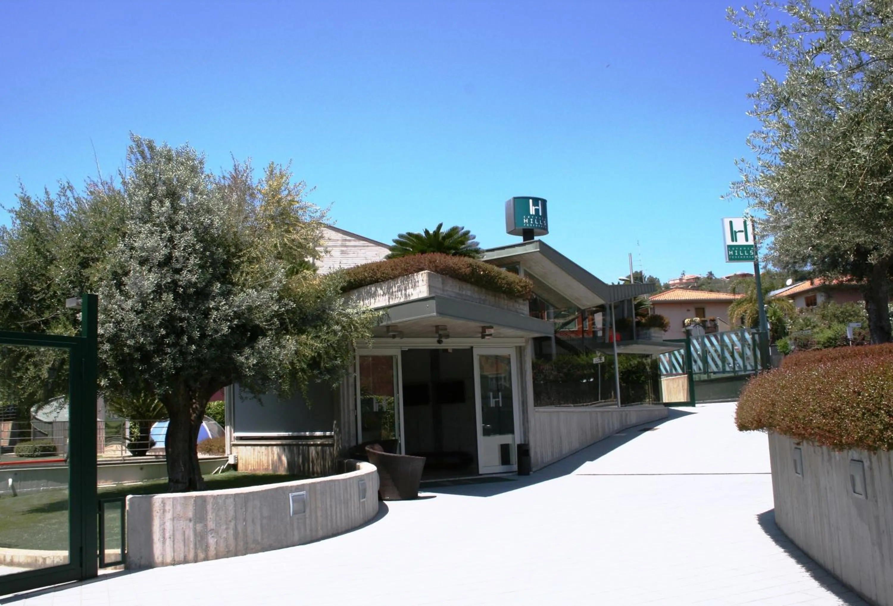 Facade/entrance in Catania Hills Residence