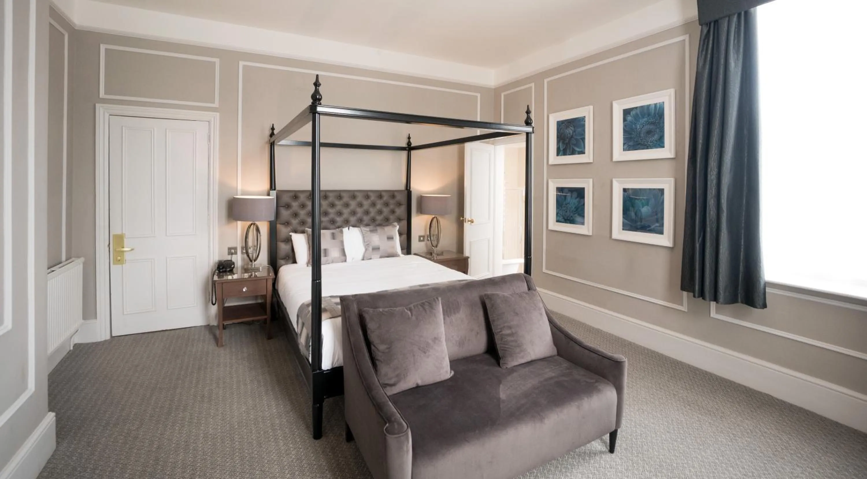 Photo of the whole room, Bed in Steventon House Hotel