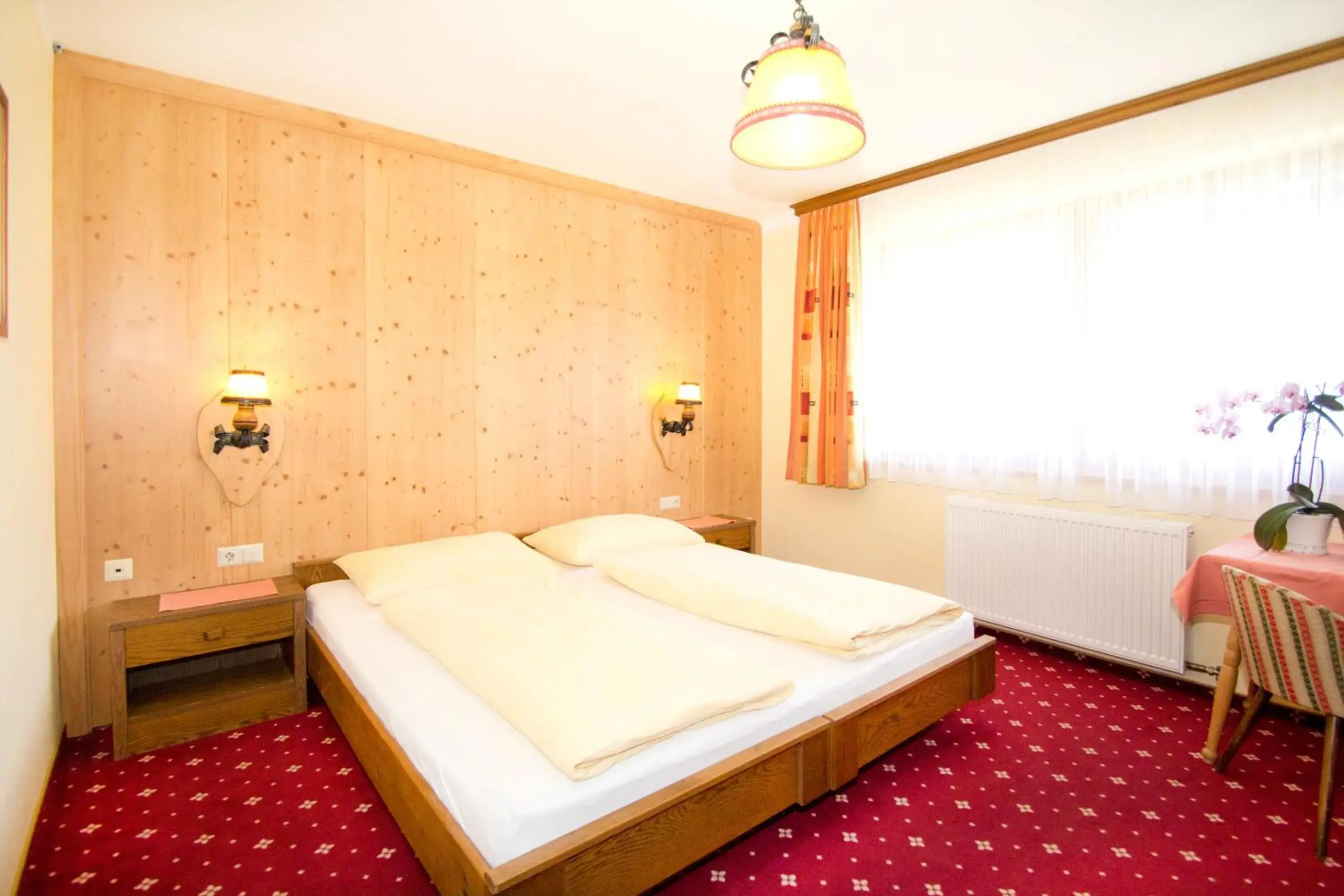 Small Double Room in Hotel Garni Hochwurzen Small Double Room in Hotel Garni Hochwurzen