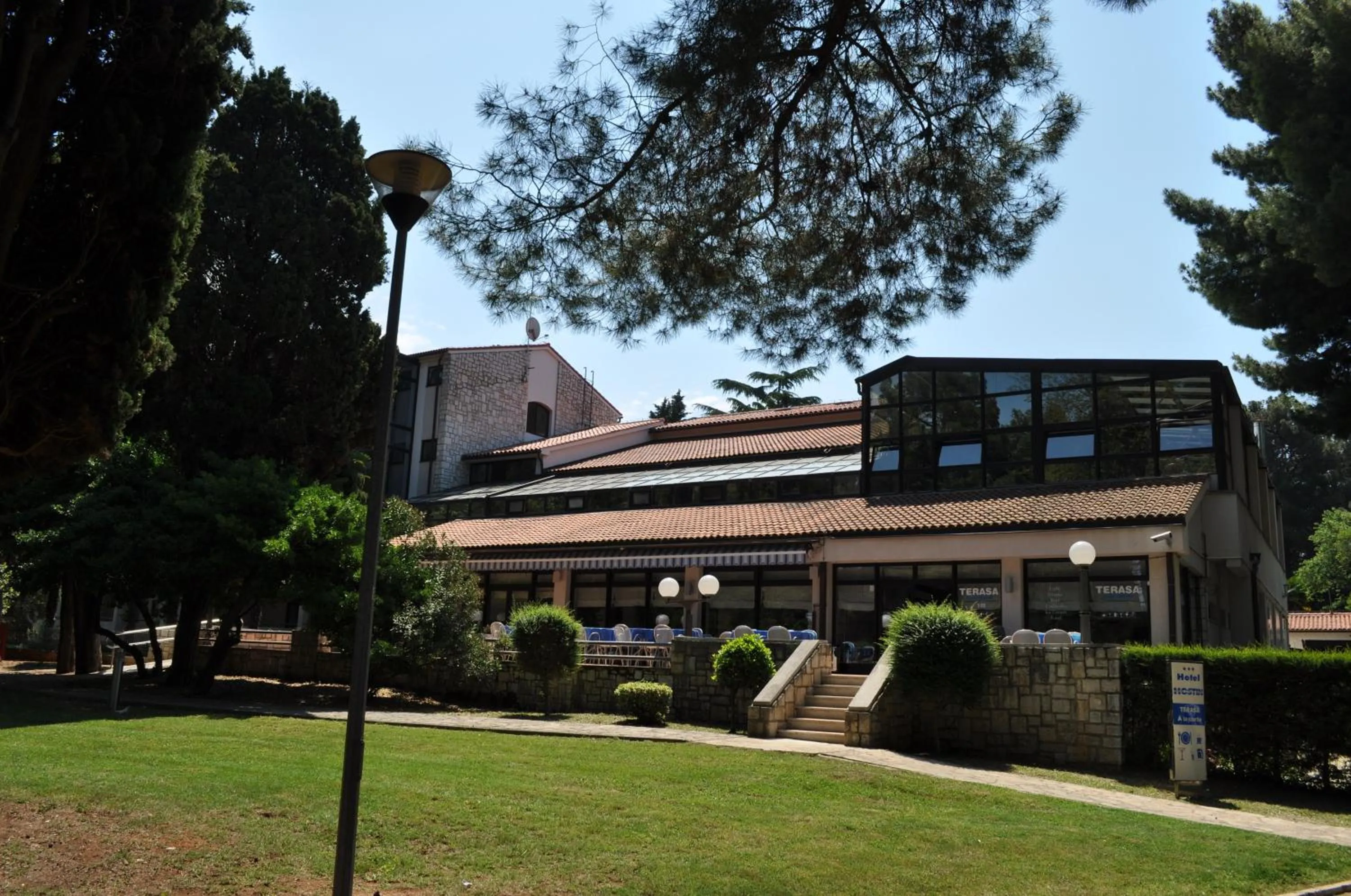 Facade/entrance in Hotel Flores