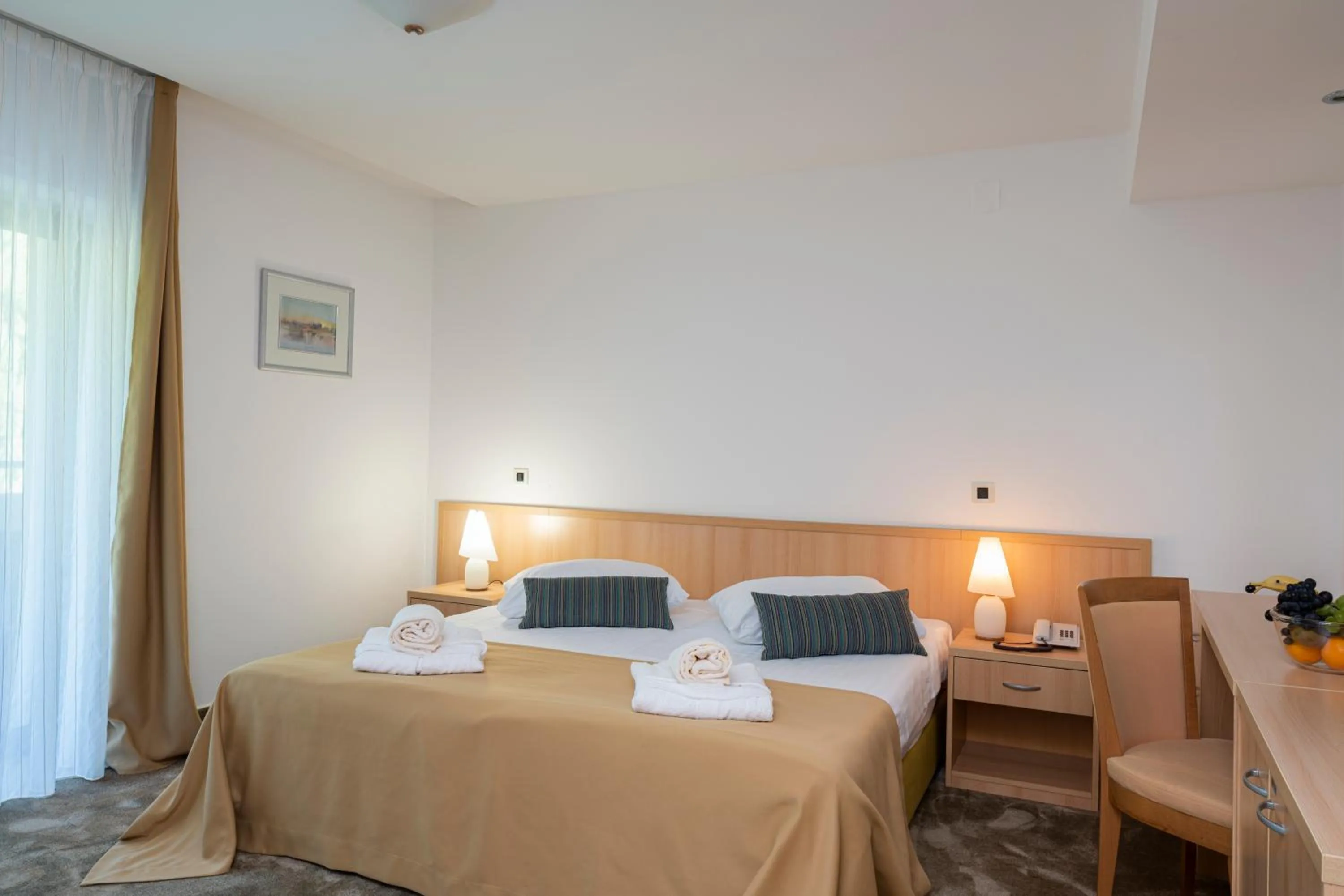 Bedroom, Bed in Hotel Flores