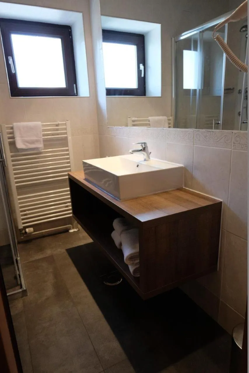 Bathroom in Hotel Flores