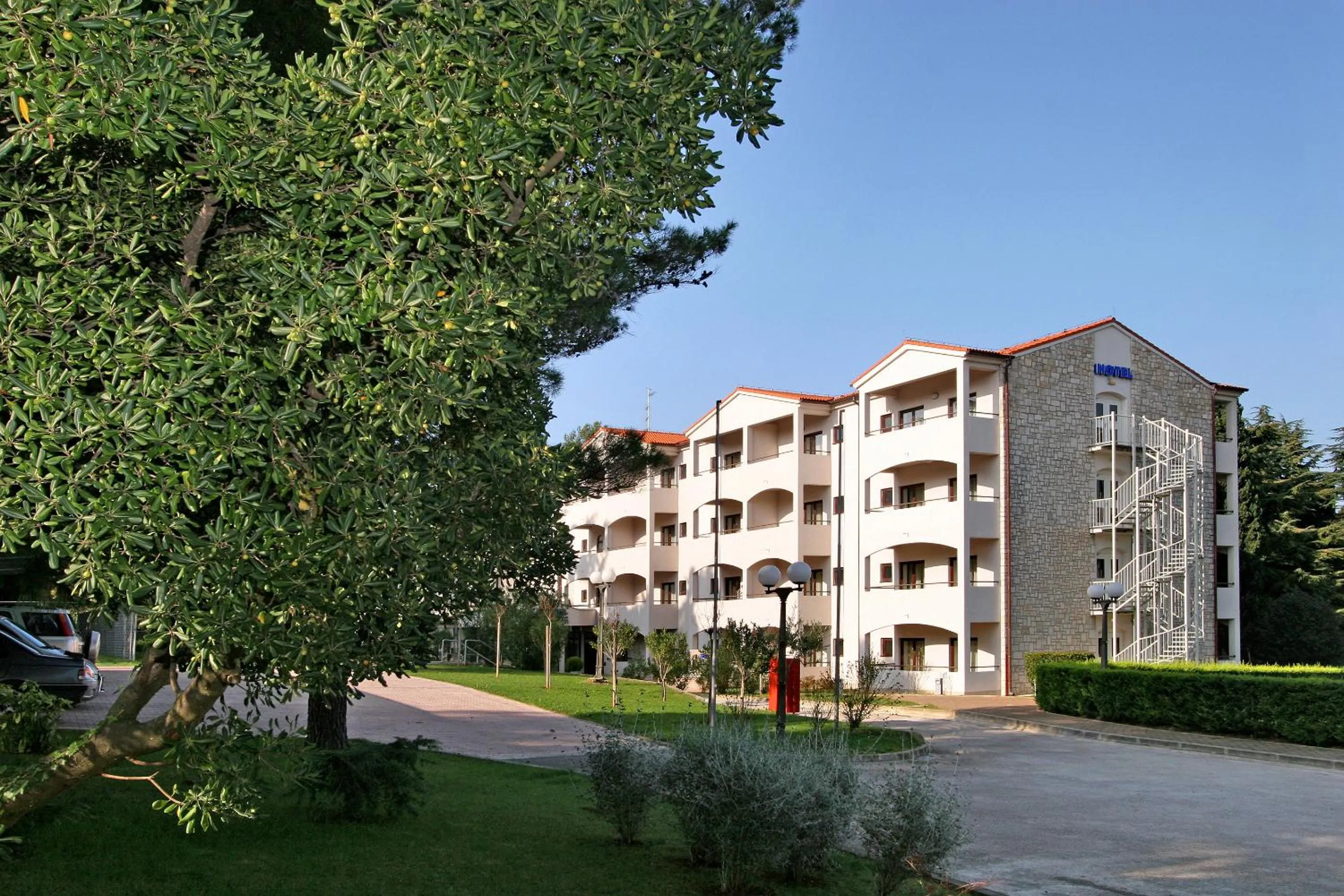 Facade/entrance in Hotel Flores