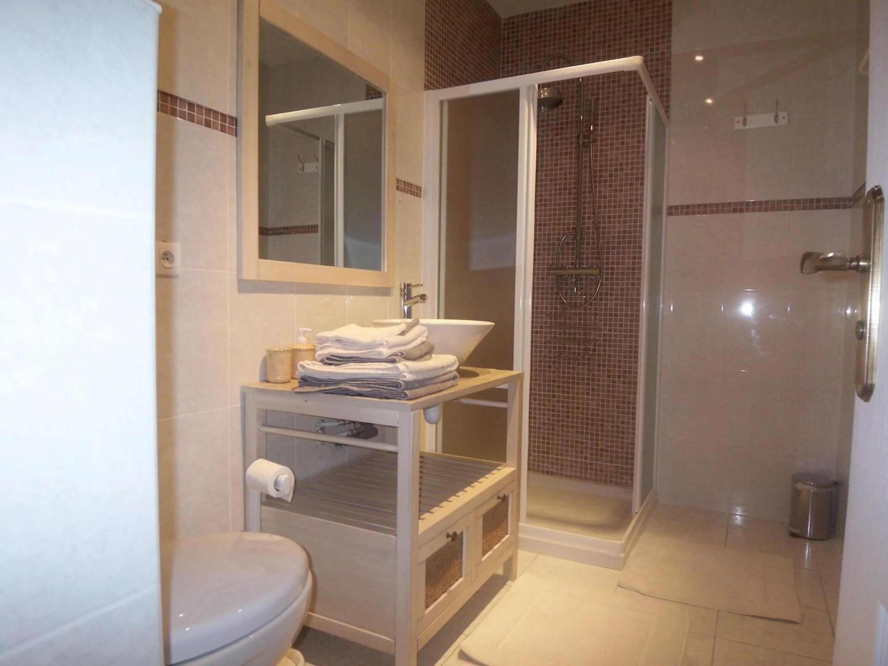 Bathroom in Logis Hôtel L'Adourable Auberge