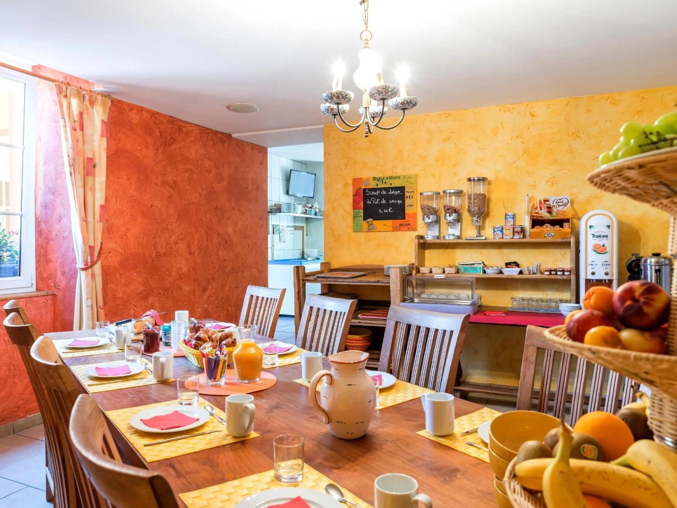 Restaurant/places to eat in Logis Hôtel L'Adourable Auberge