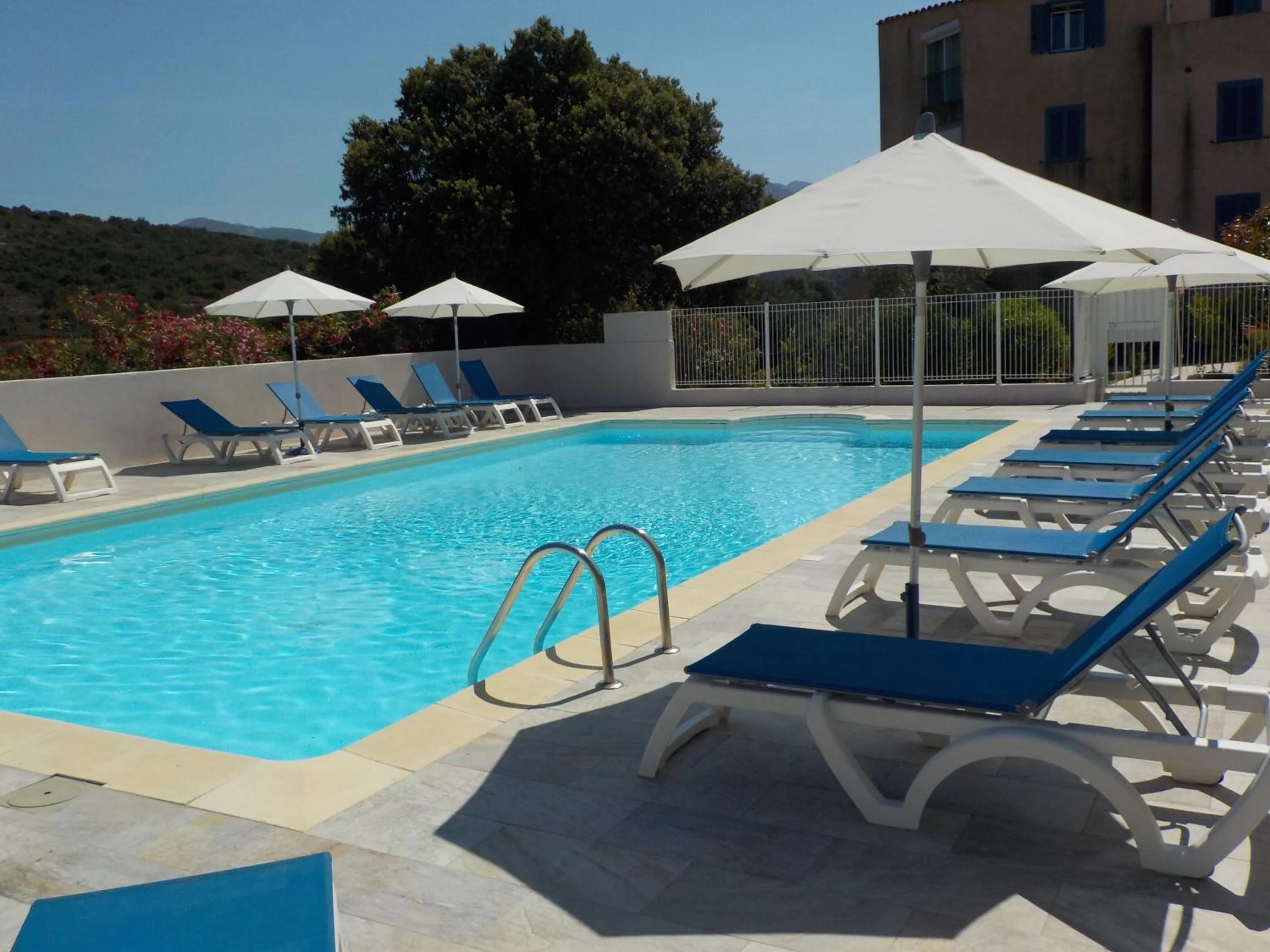 Swimming pool in Hotel Cinque Arcate