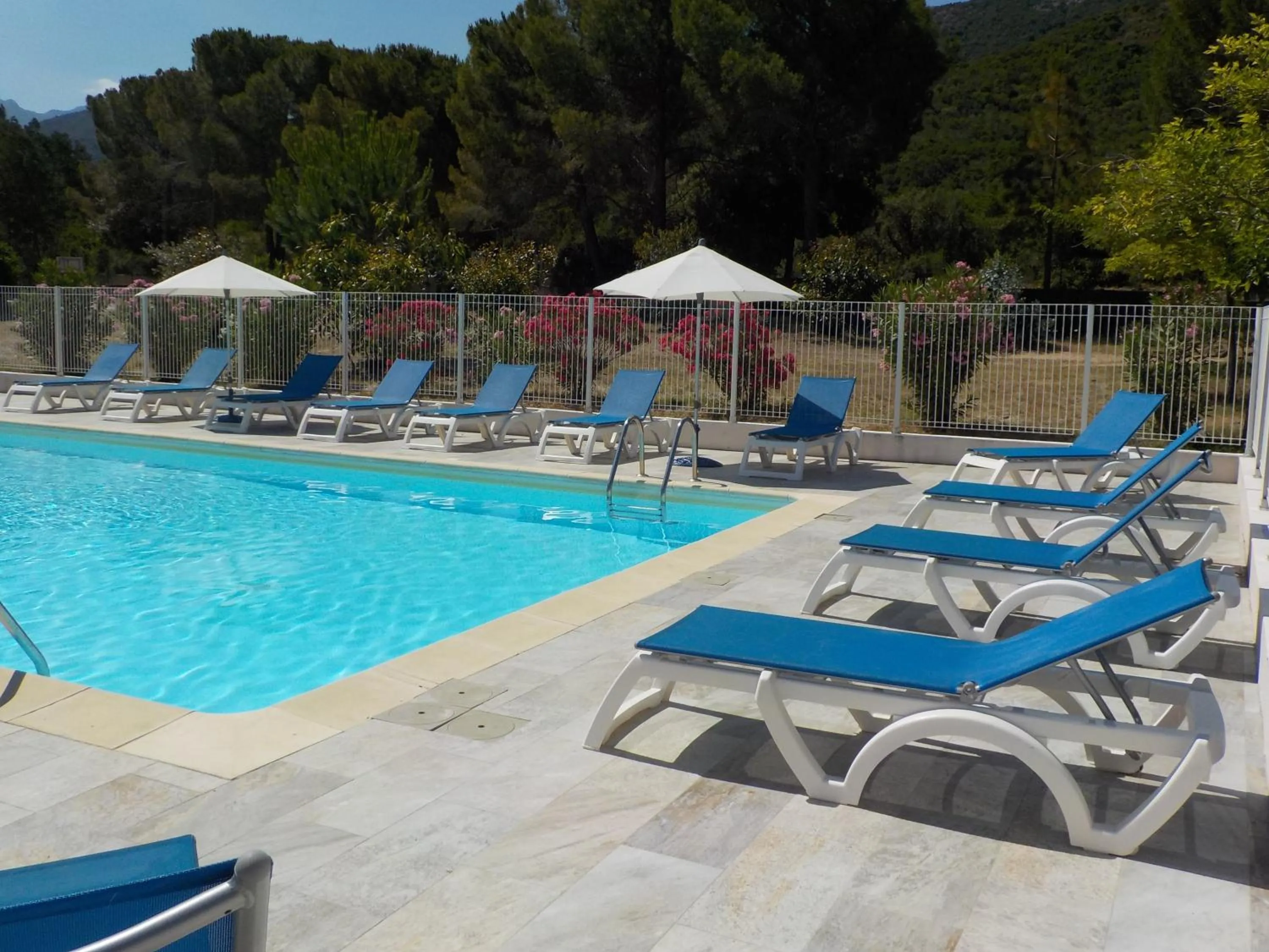 Swimming pool in Hotel Cinque Arcate