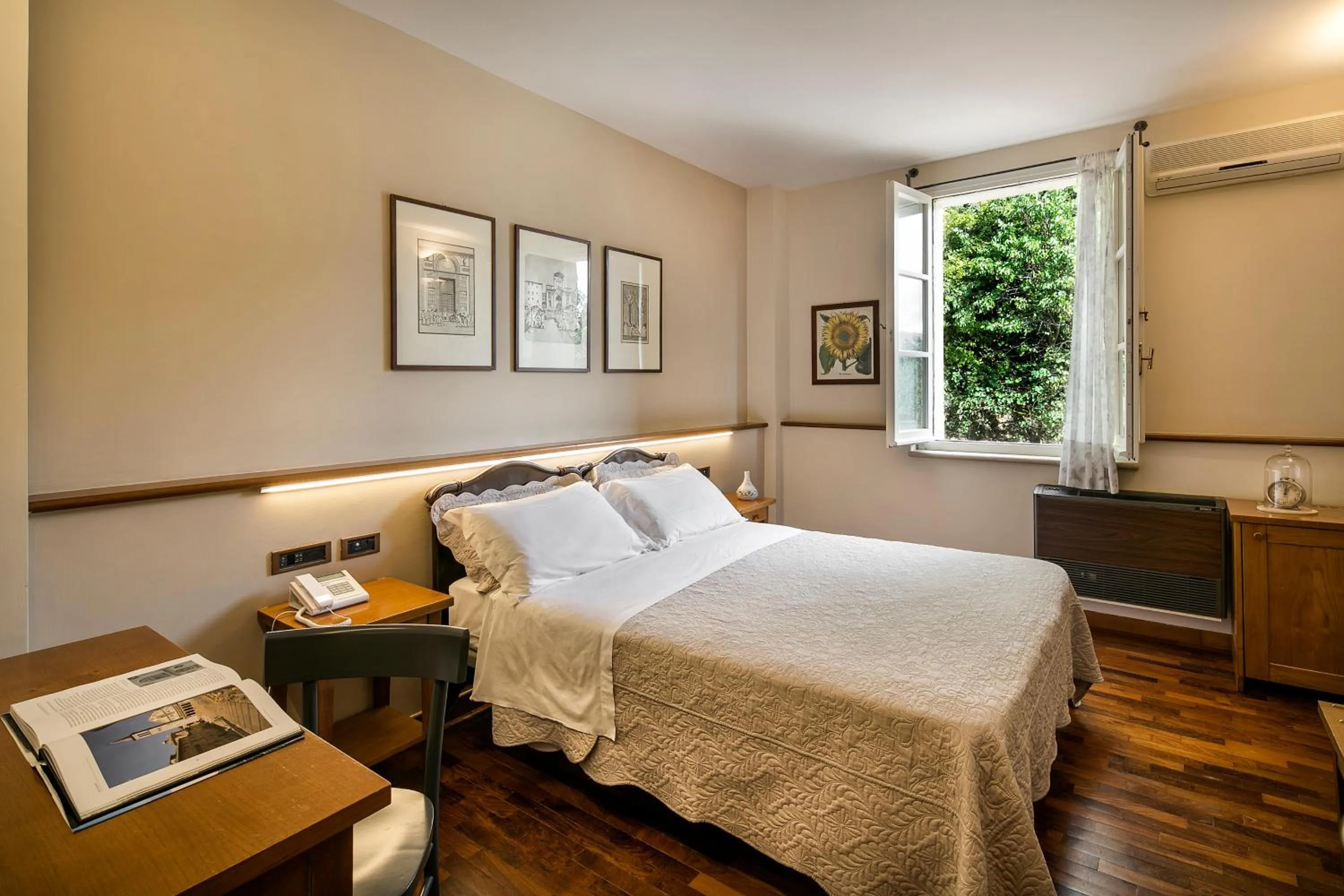 Photo of the whole room, Bed in La Macchia