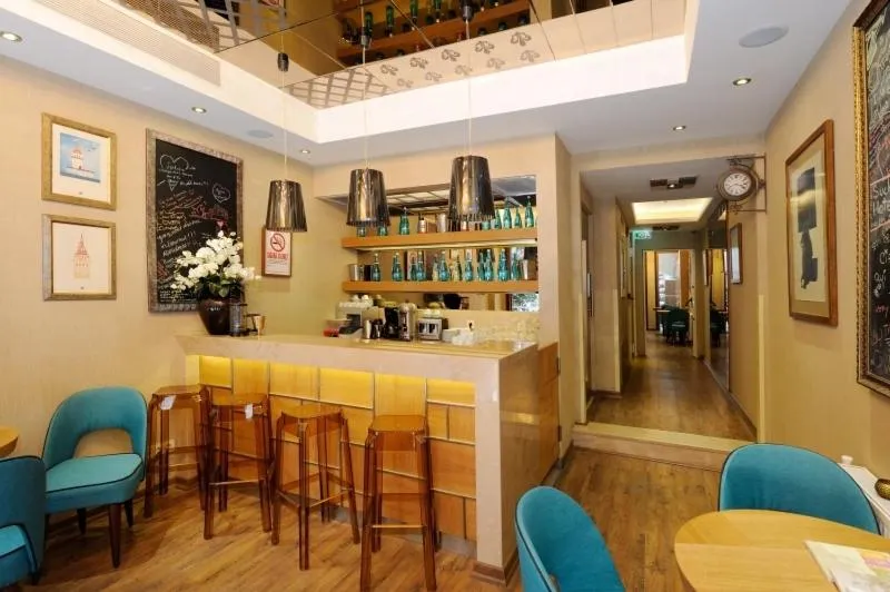 Restaurant/places to eat in Collage Taksim Hotel