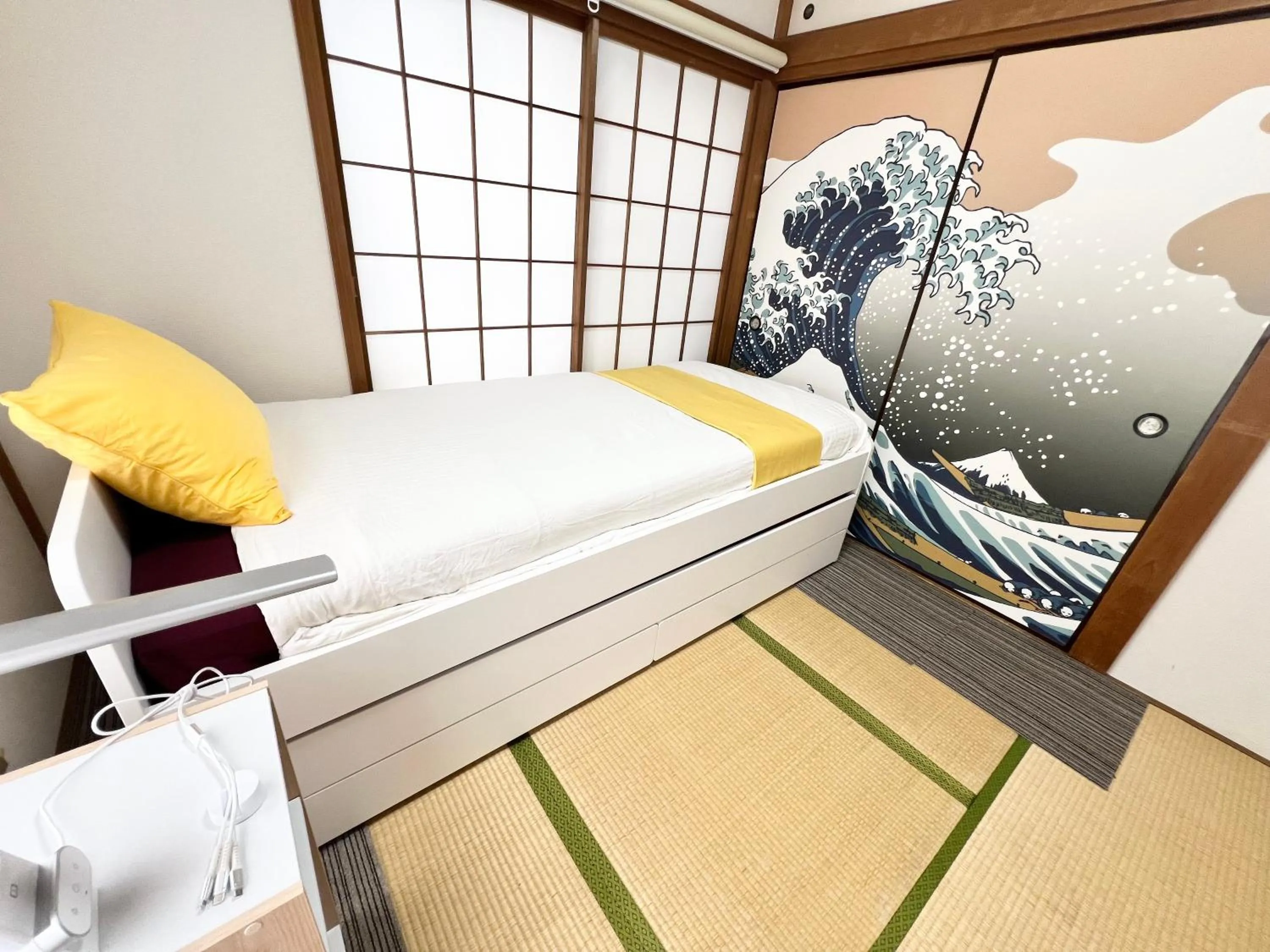 Bed in Ikebukuro no Yado detached house