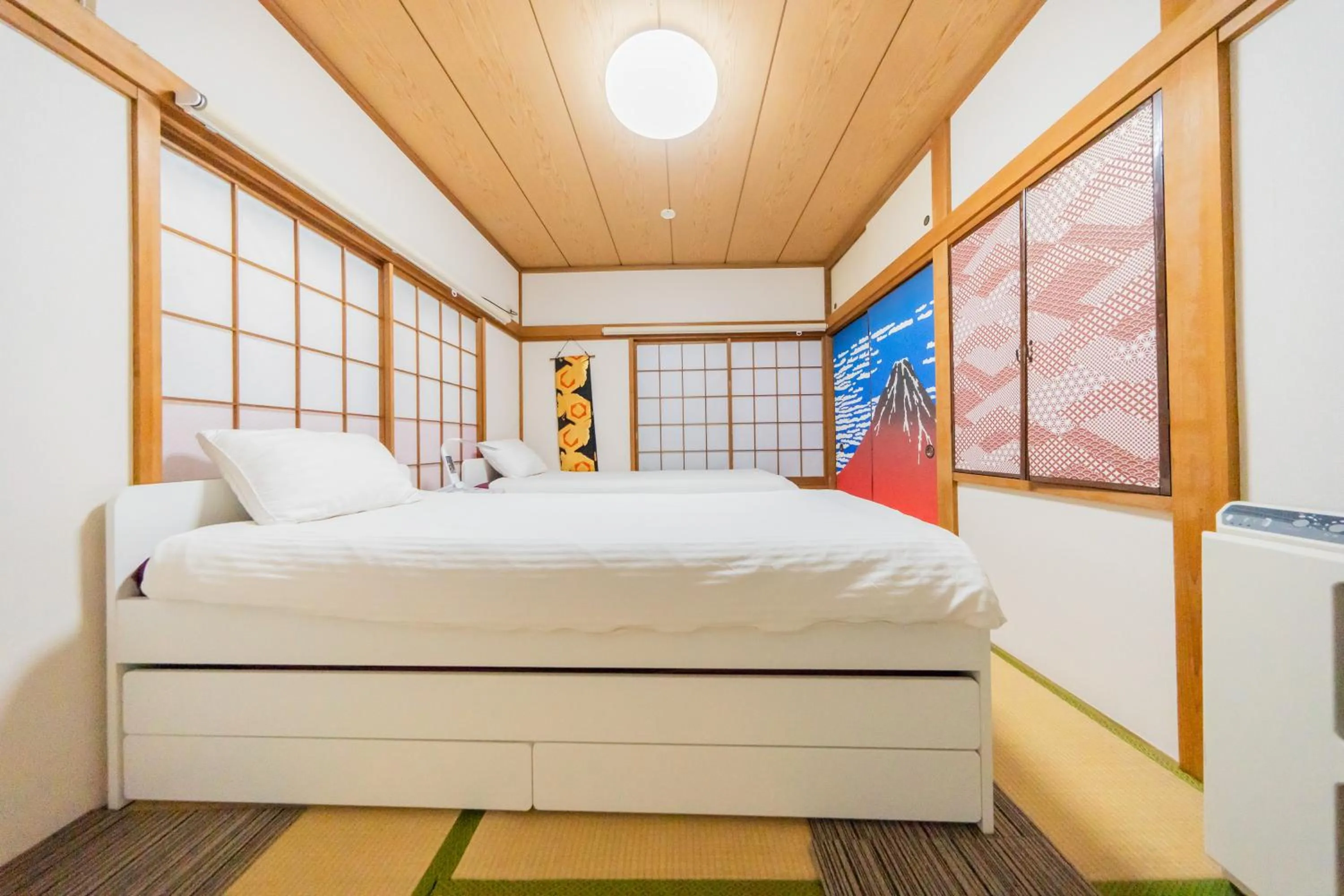 Bed in Ikebukuro no Yado detached house