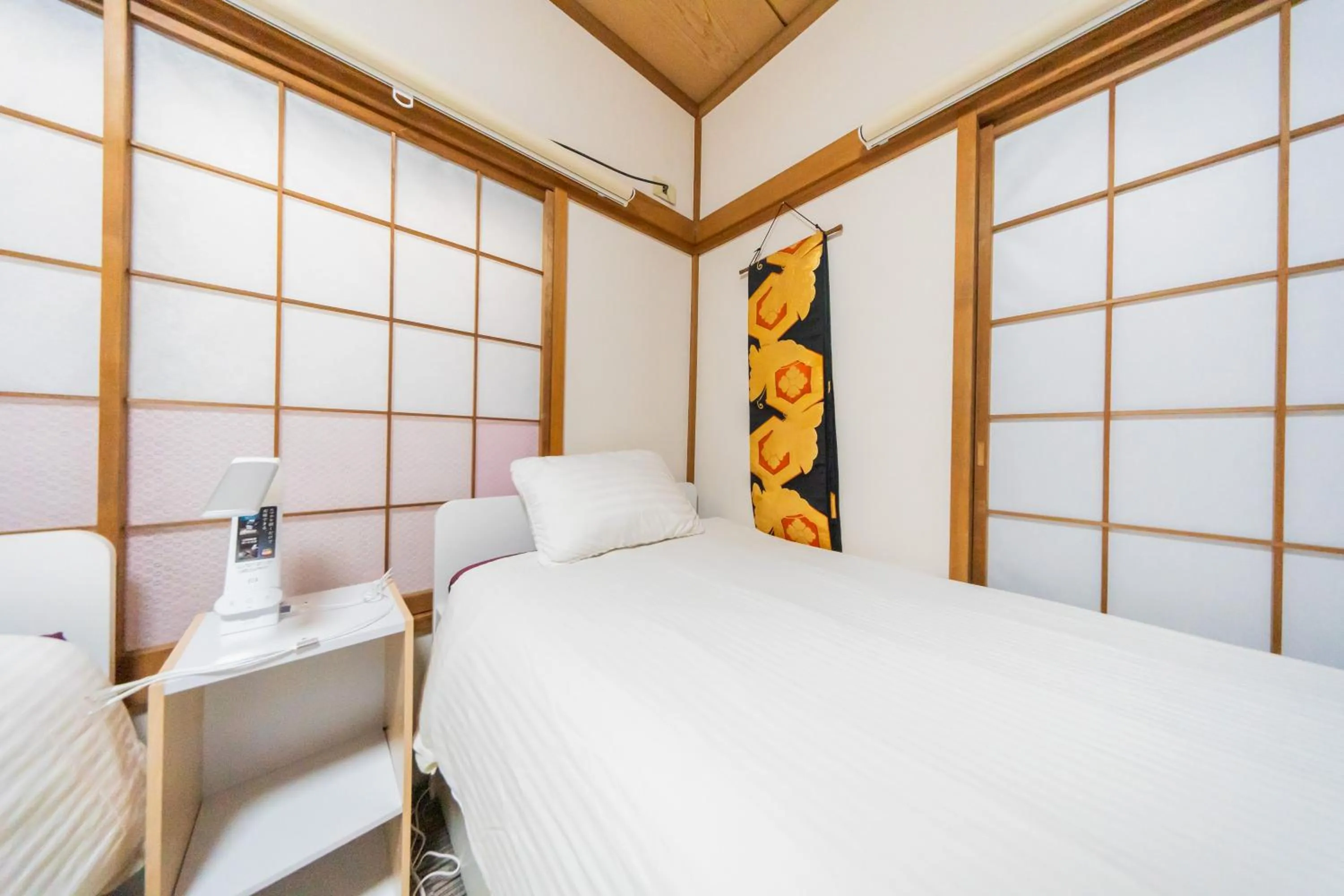 Bed in Ikebukuro no Yado detached house