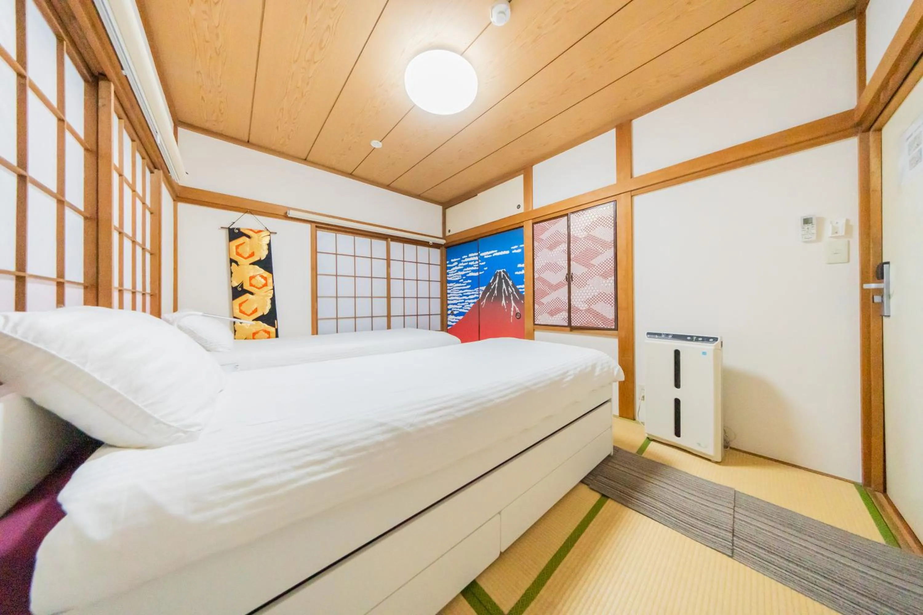 Bed in Ikebukuro no Yado detached house