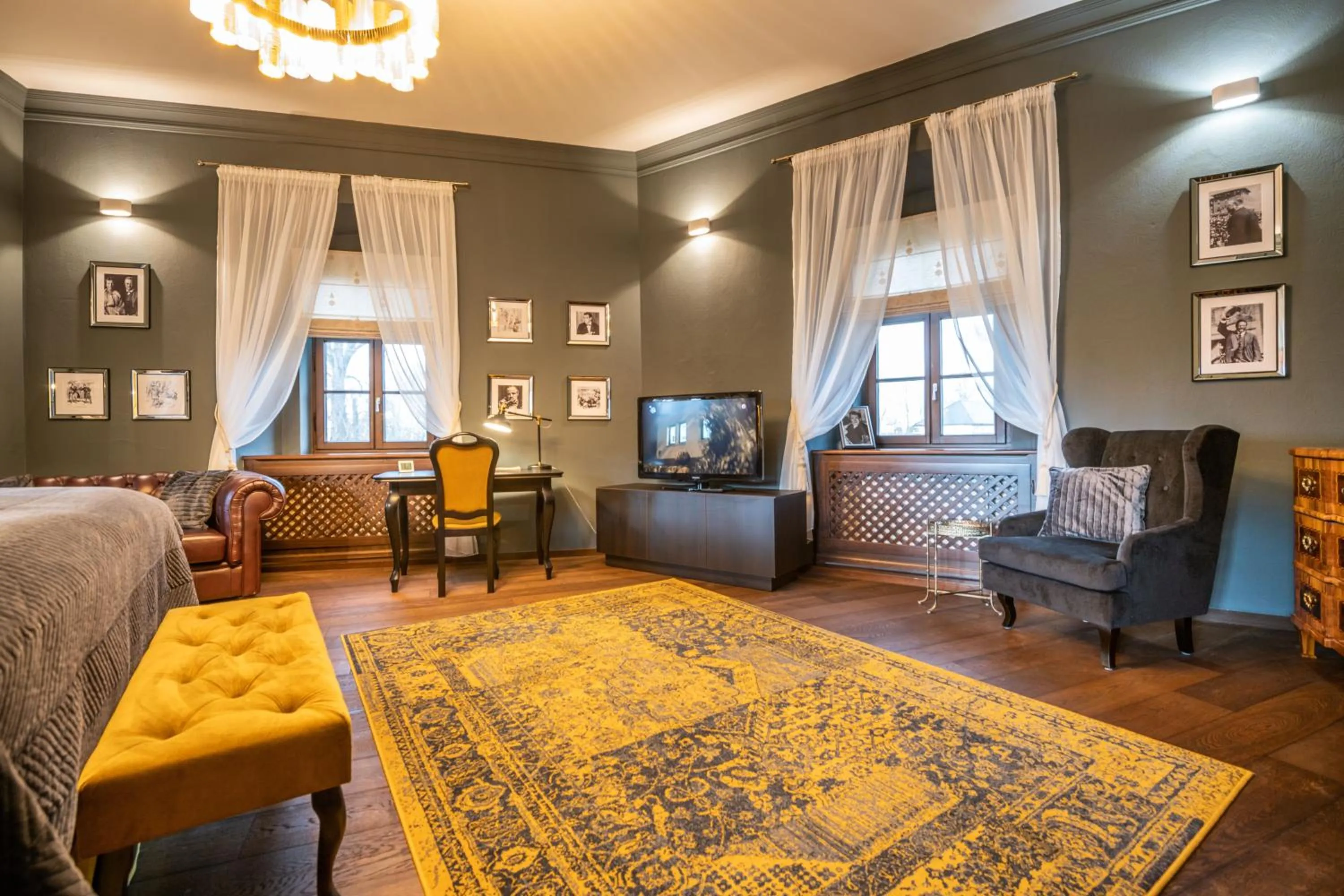 Photo of the whole room, Bed in Chateau Appony