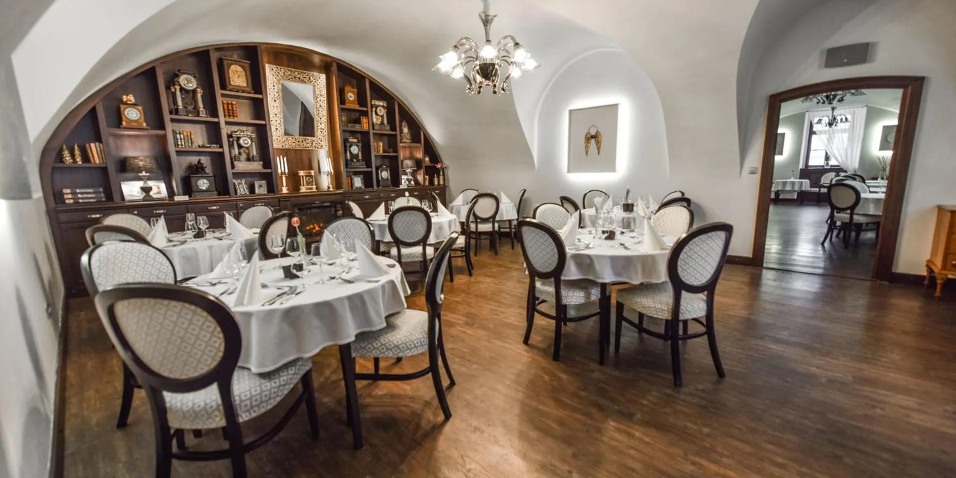 Restaurant/places to eat in Chateau Appony