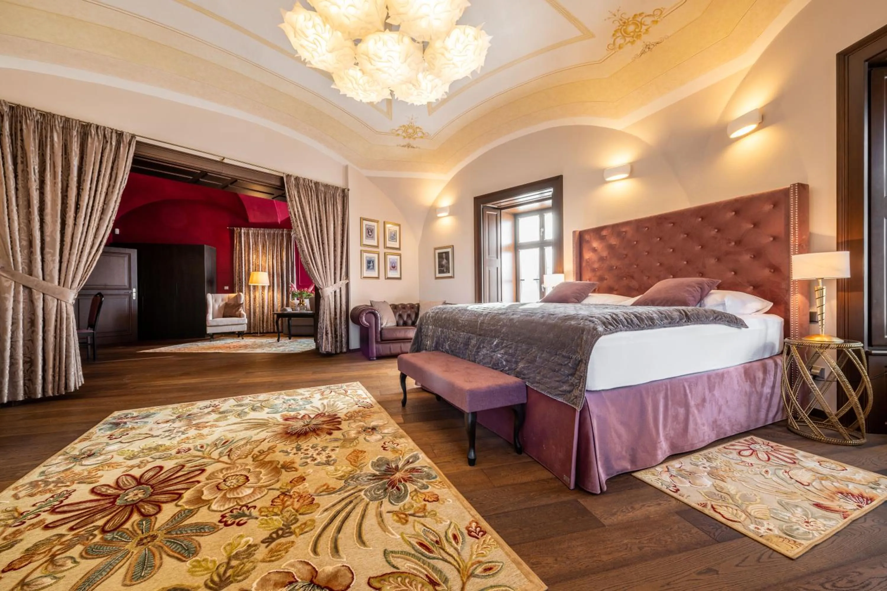 Photo of the whole room, Bed in Chateau Appony
