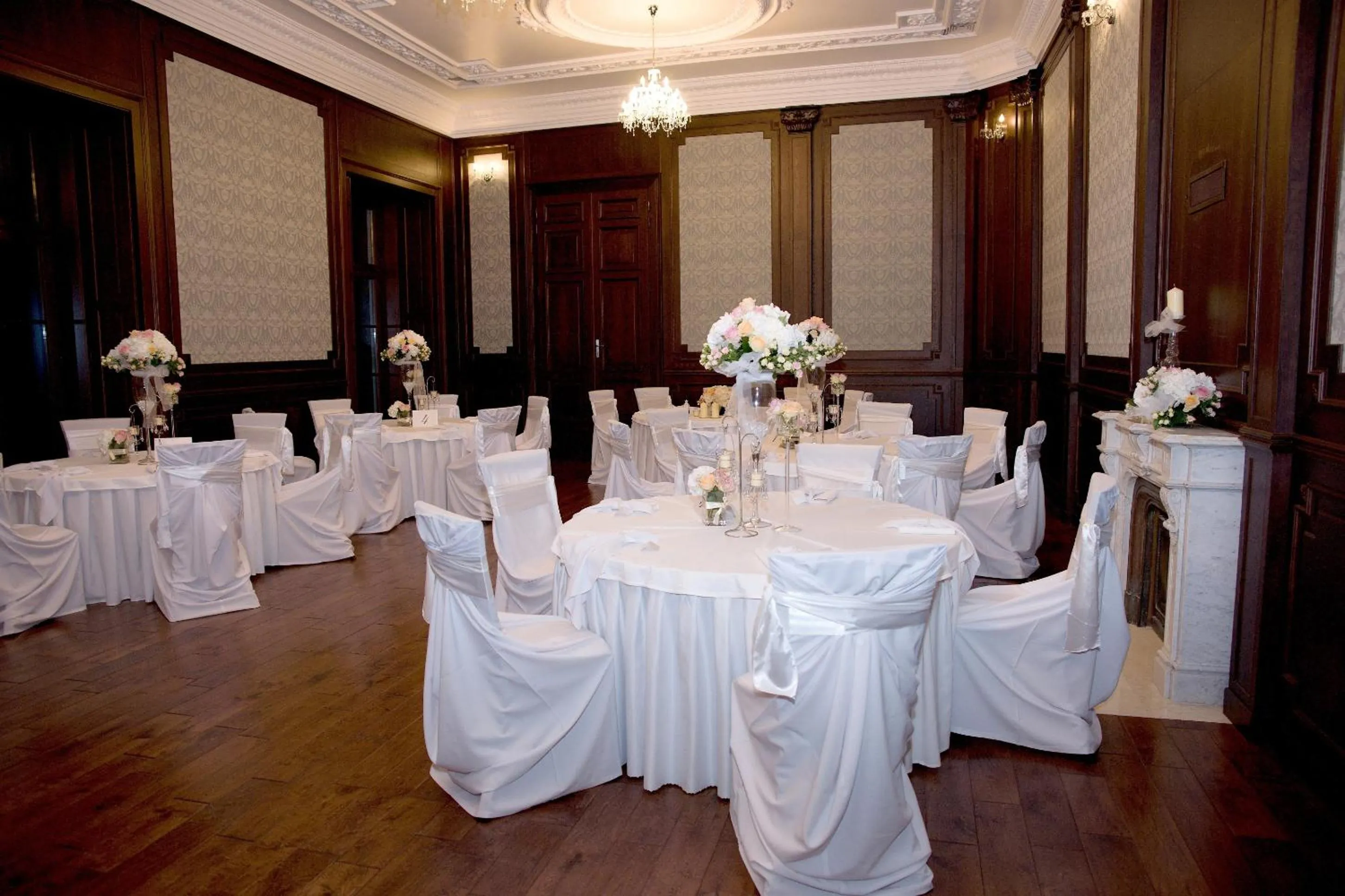 Business facilities in Chateau Appony